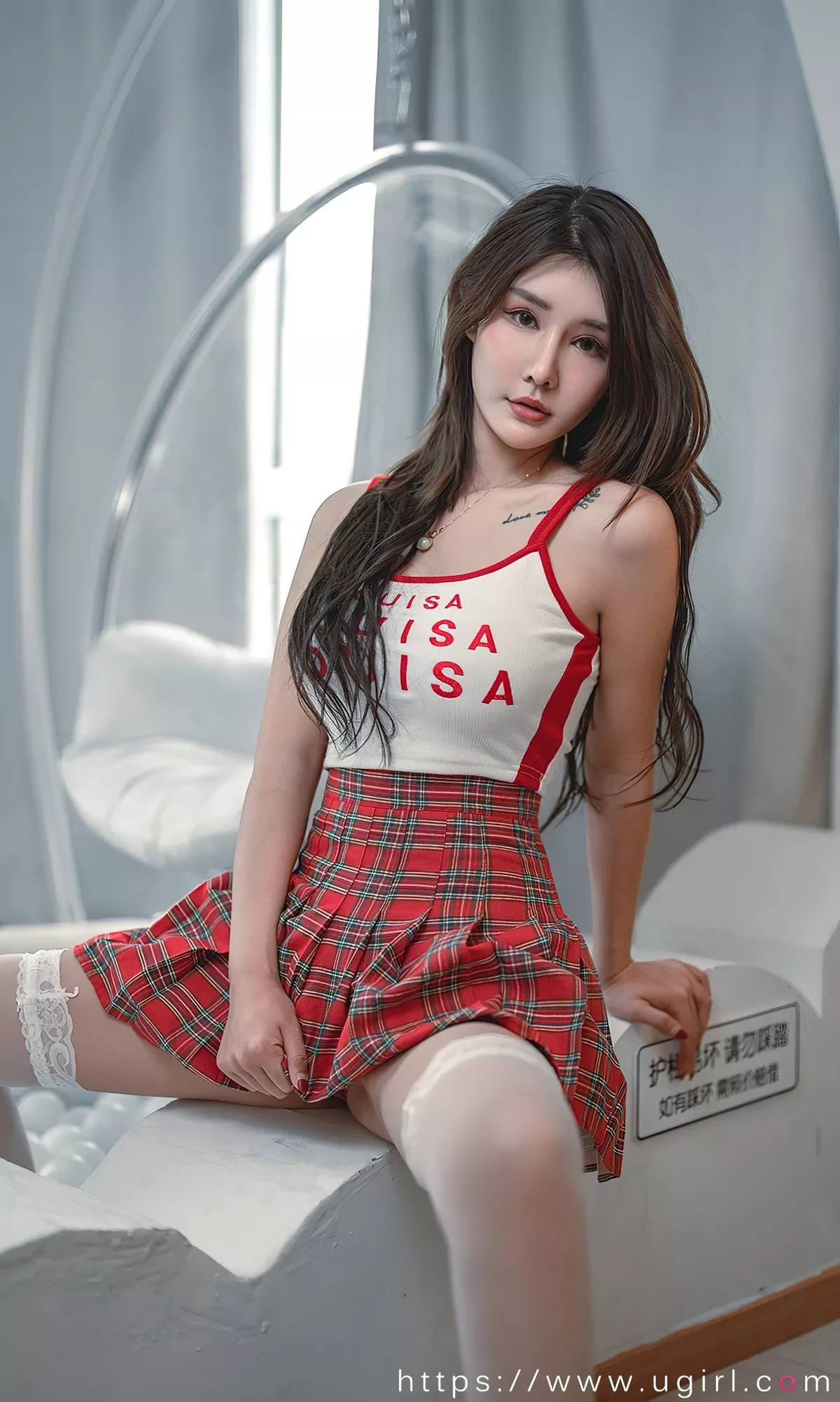 [Ugirls爱尤物]No.2391_模特夏沫沫tifa性感红色格子连衣裙配白色蕾丝袜完美诱惑写真35P