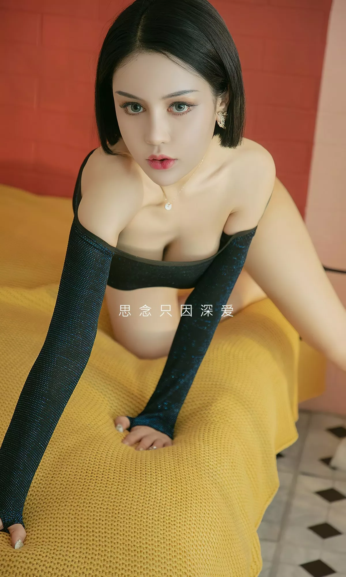 [Ugirls爱尤物]No.2387_模特陆梓琪私房性感黑色紧身上衣配丁字裤秀完美身材诱惑写真35P
