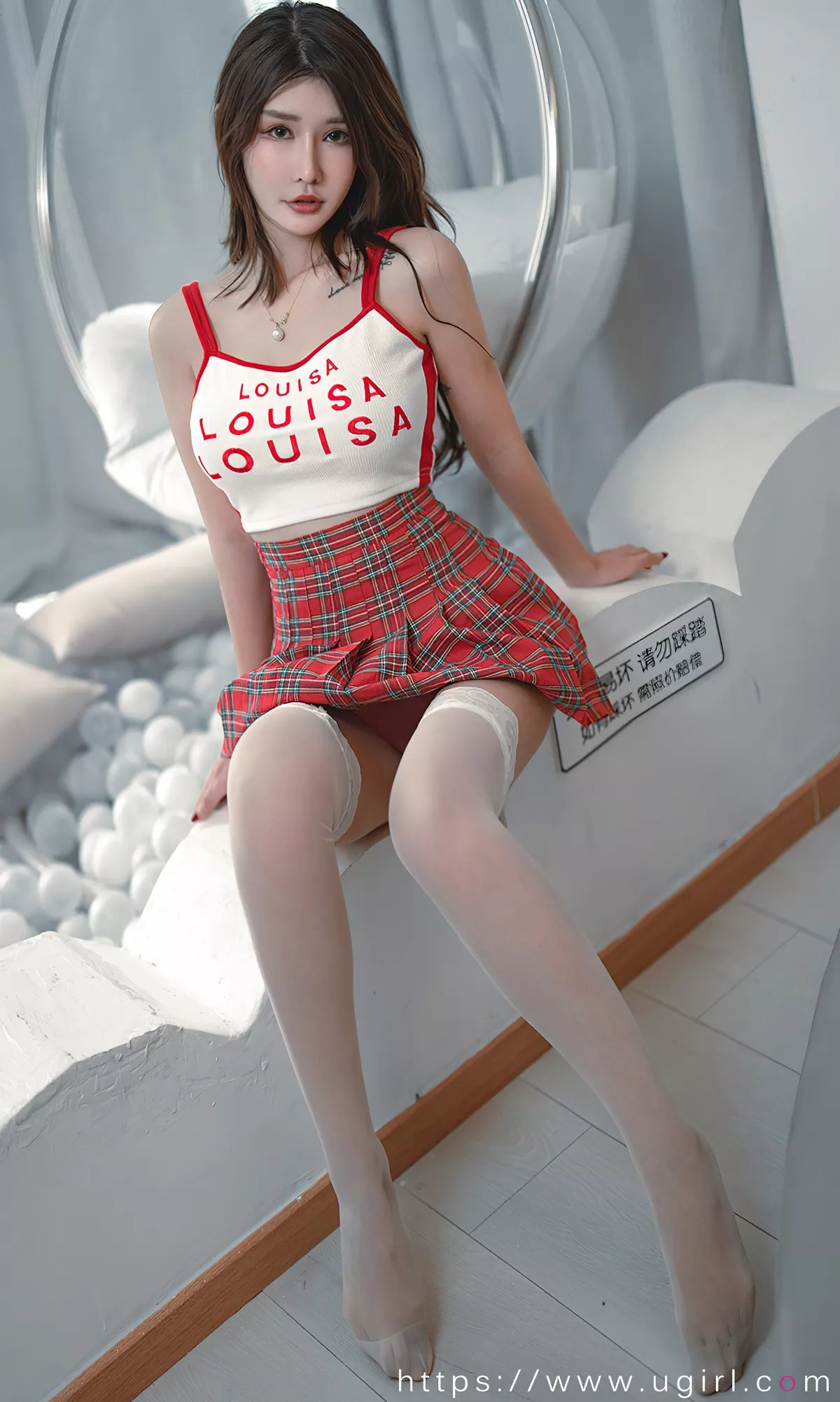 [Ugirls爱尤物]No.2391_模特夏沫沫tifa性感红色格子连衣裙配白色蕾丝袜完美诱惑写真35P