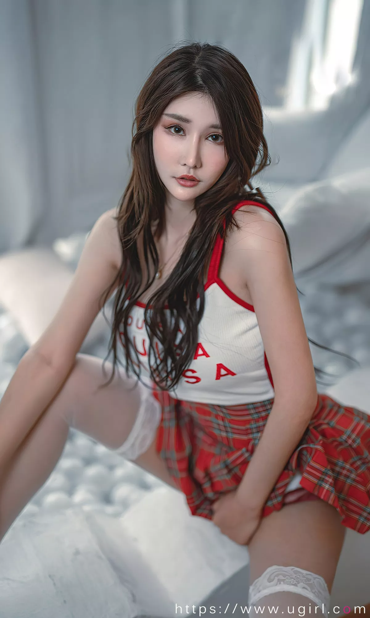 [Ugirls爱尤物]No.2391_模特夏沫沫tifa性感红色格子连衣裙配白色蕾丝袜完美诱惑写真35P