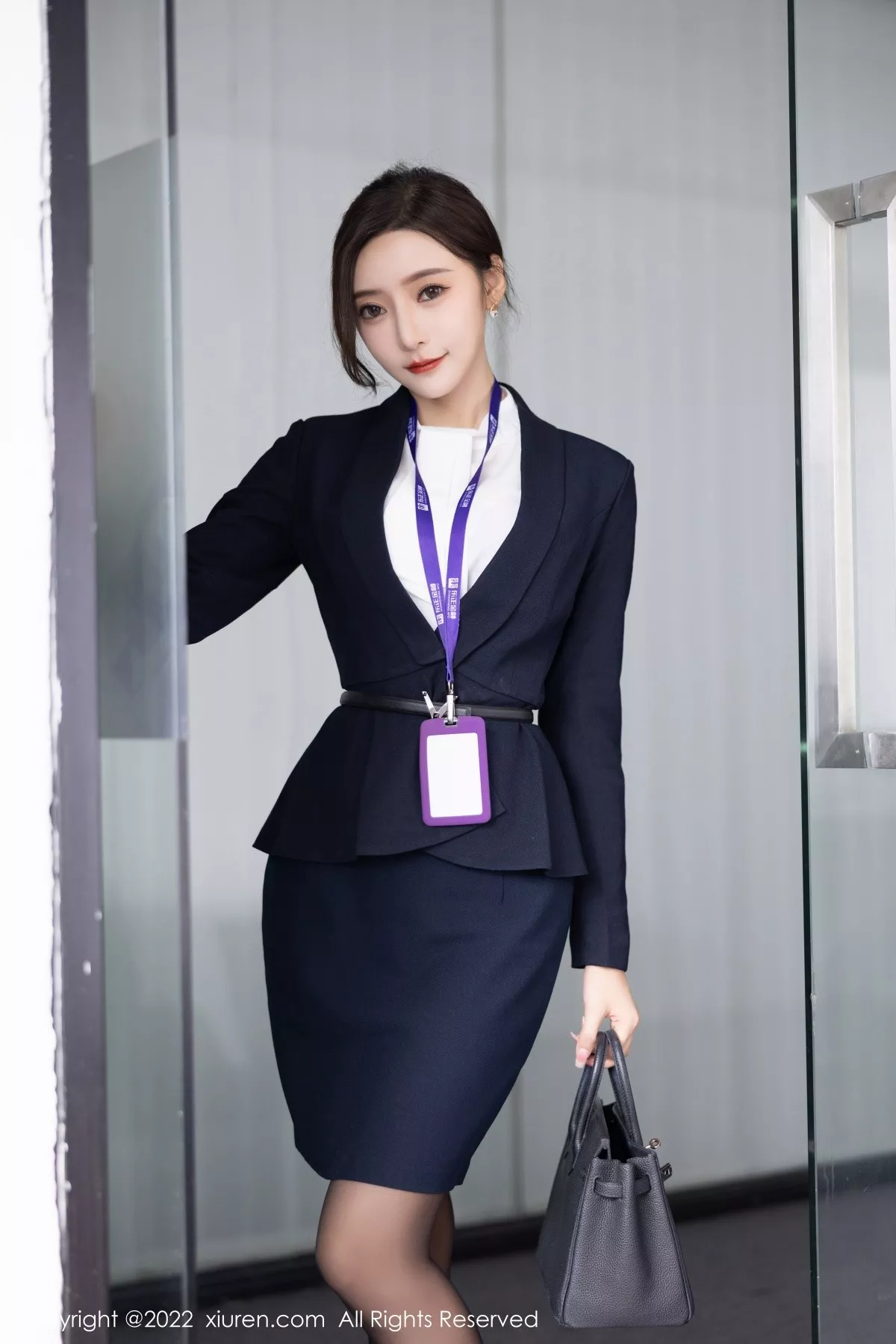 XiuRen第5563期_女神王馨瑶yanni脱OL职业装露性感灰色内衣配超薄黑丝诱惑写真80P