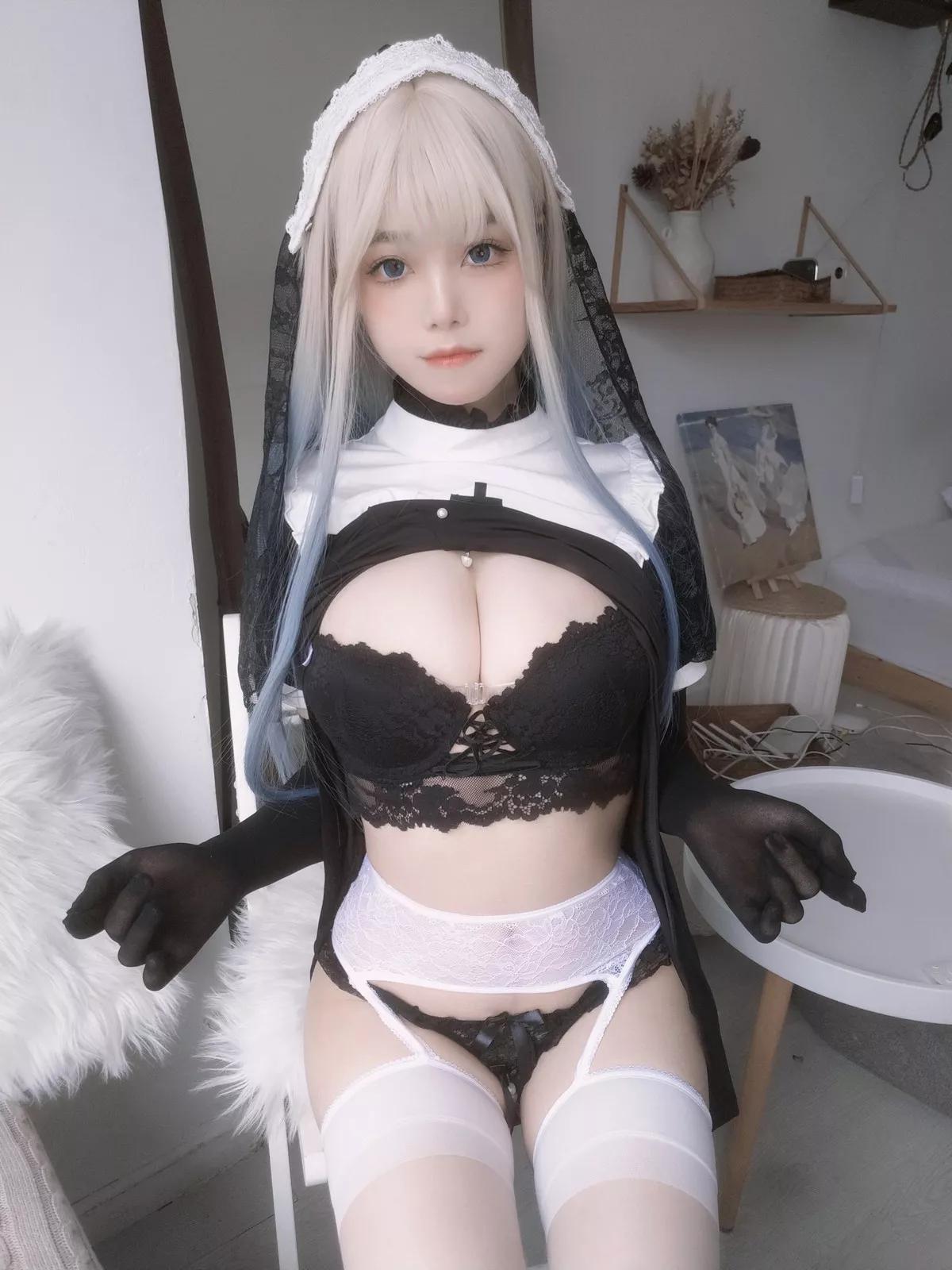 萌系小姐姐蜜汁猫裘修女自拍主题私房半撩露性感黑色蕾丝内衣配白丝吊袜诱惑写真35P