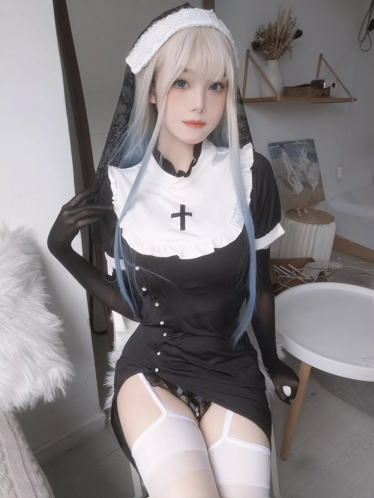 萌系小姐姐蜜汁猫裘修女自拍主题私房半撩露性感黑色蕾丝内衣配白丝吊袜诱惑写真35P