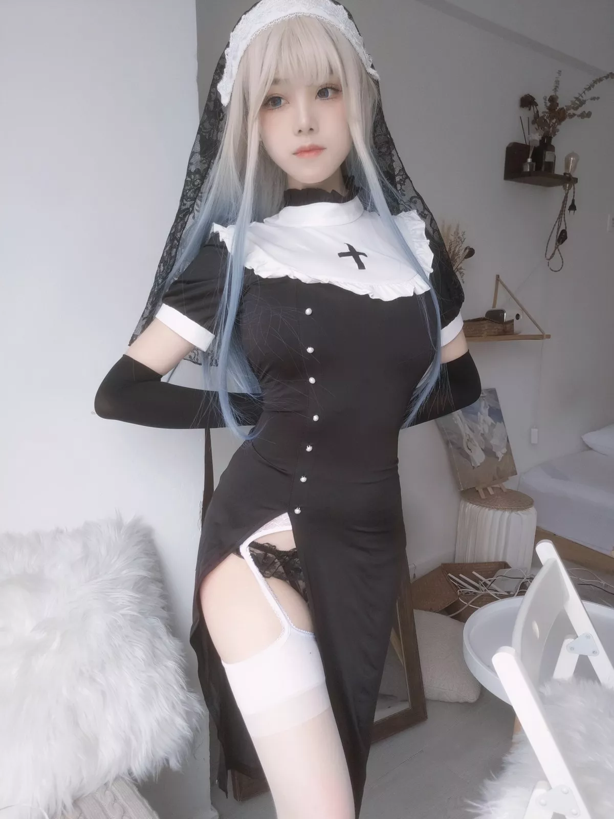 萌系小姐姐蜜汁猫裘修女自拍主题私房半撩露性感黑色蕾丝内衣配白丝吊袜诱惑写真35P