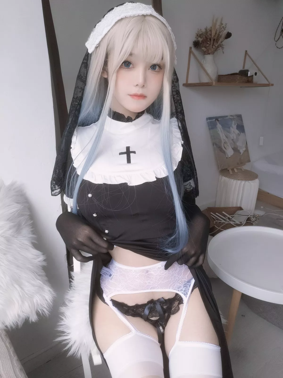 萌系小姐姐蜜汁猫裘修女自拍主题私房半撩露性感黑色蕾丝内衣配白丝吊袜诱惑写真35P