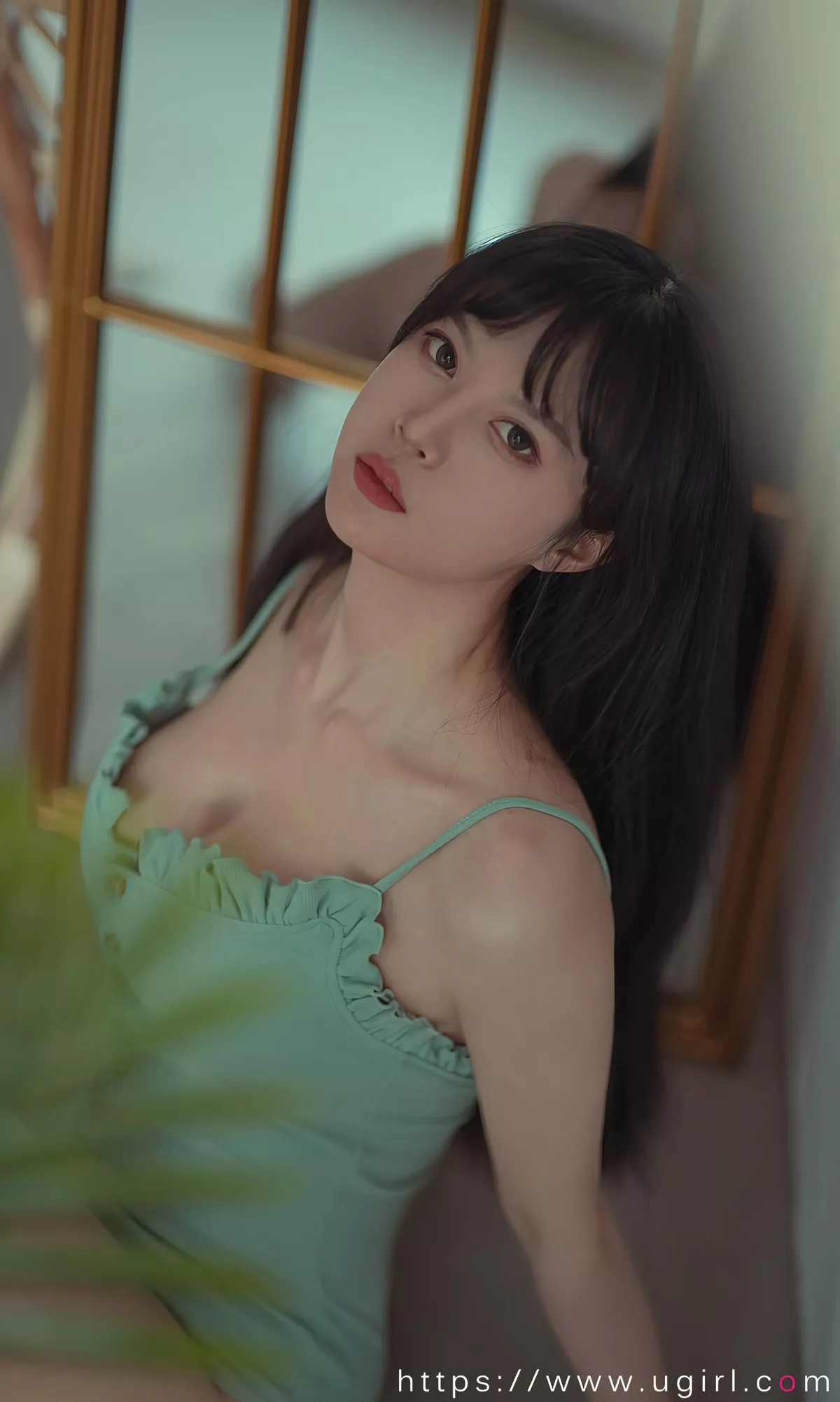 [Ugirls爱尤物]No.2395_模特桃香子私房性感吊带半脱+JK制服秀完美身材诱惑写真35P