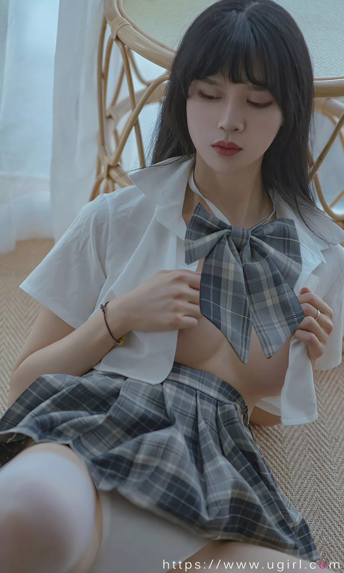 [Ugirls爱尤物]No.2395_模特桃香子私房性感吊带半脱+JK制服秀完美身材诱惑写真35P
