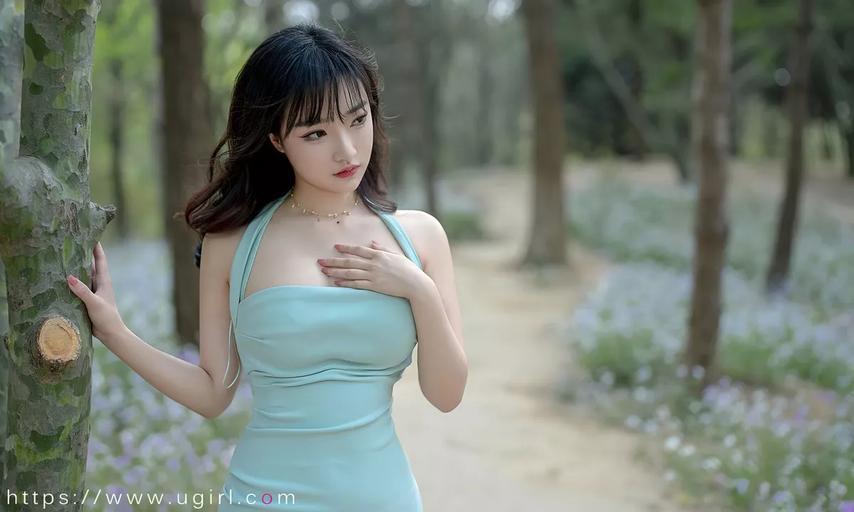 [Ugirls爱尤物]No.2392_模特西门小玉户外花丛中性感低胸连身裙秀完美身材诱惑写真35P
