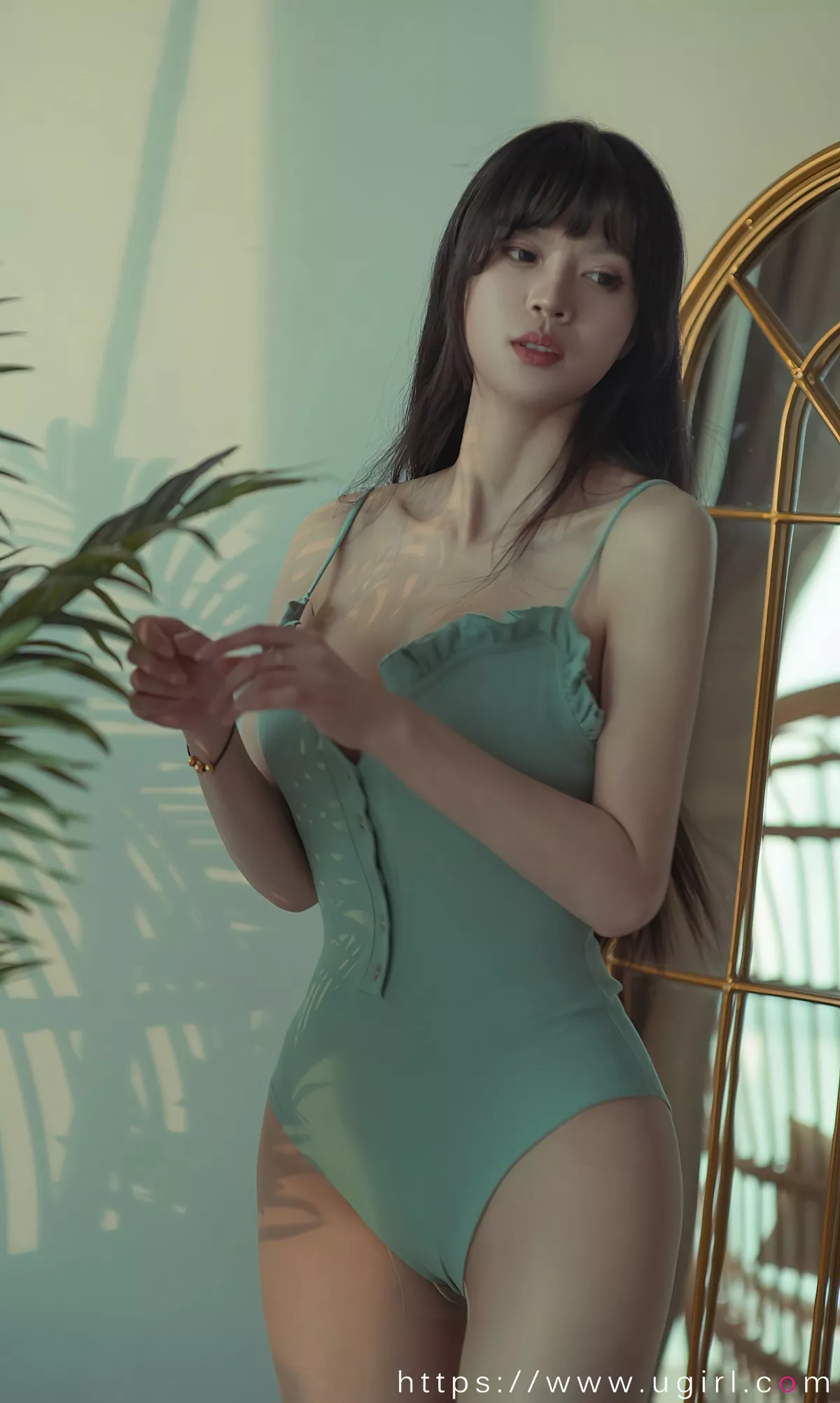 [Ugirls爱尤物]No.2395_模特桃香子私房性感吊带半脱+JK制服秀完美身材诱惑写真35P