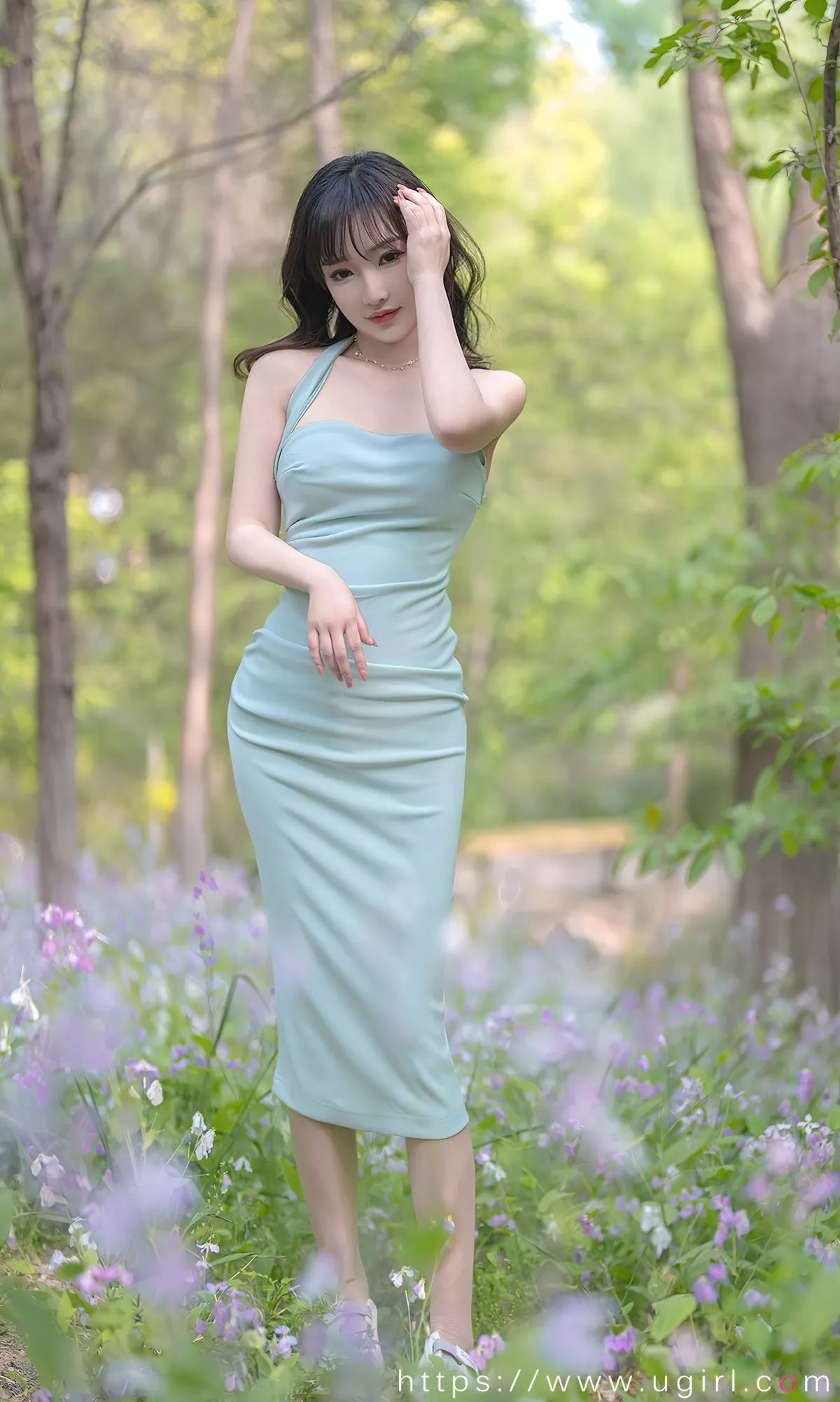 [Ugirls爱尤物]No.2392_模特西门小玉户外花丛中性感低胸连身裙秀完美身材诱惑写真35P