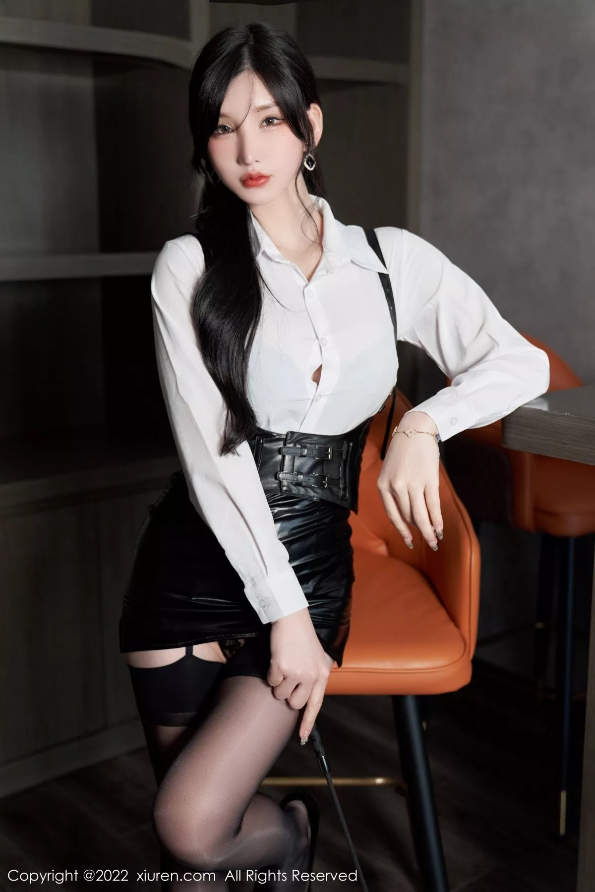 XiuRen第5602期_女神周于希Sally性感白T配黑皮短裙露黑色蕾丝内衣完美诱惑写真90P
