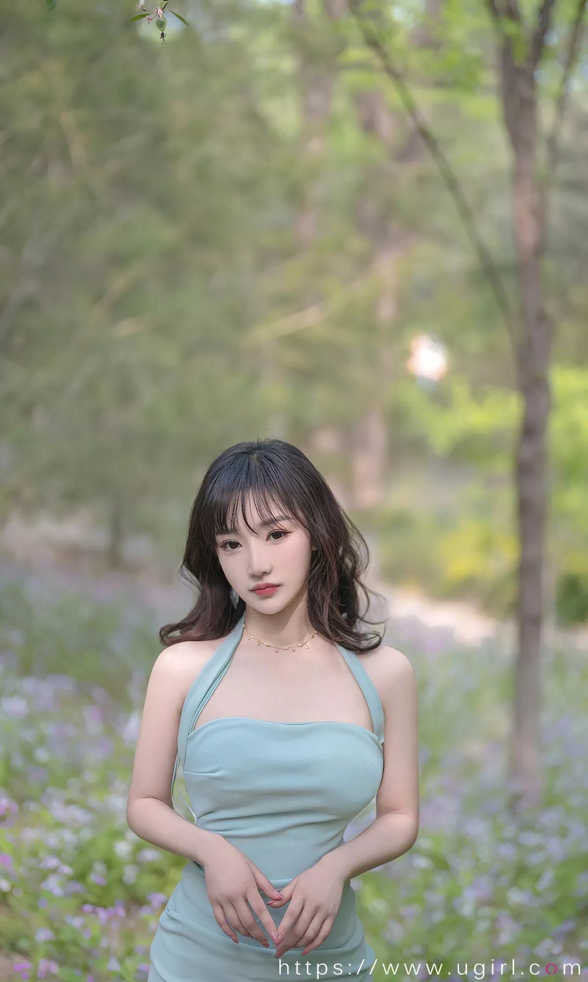 [Ugirls爱尤物]No.2392_模特西门小玉户外花丛中性感低胸连身裙秀完美身材诱惑写真35P