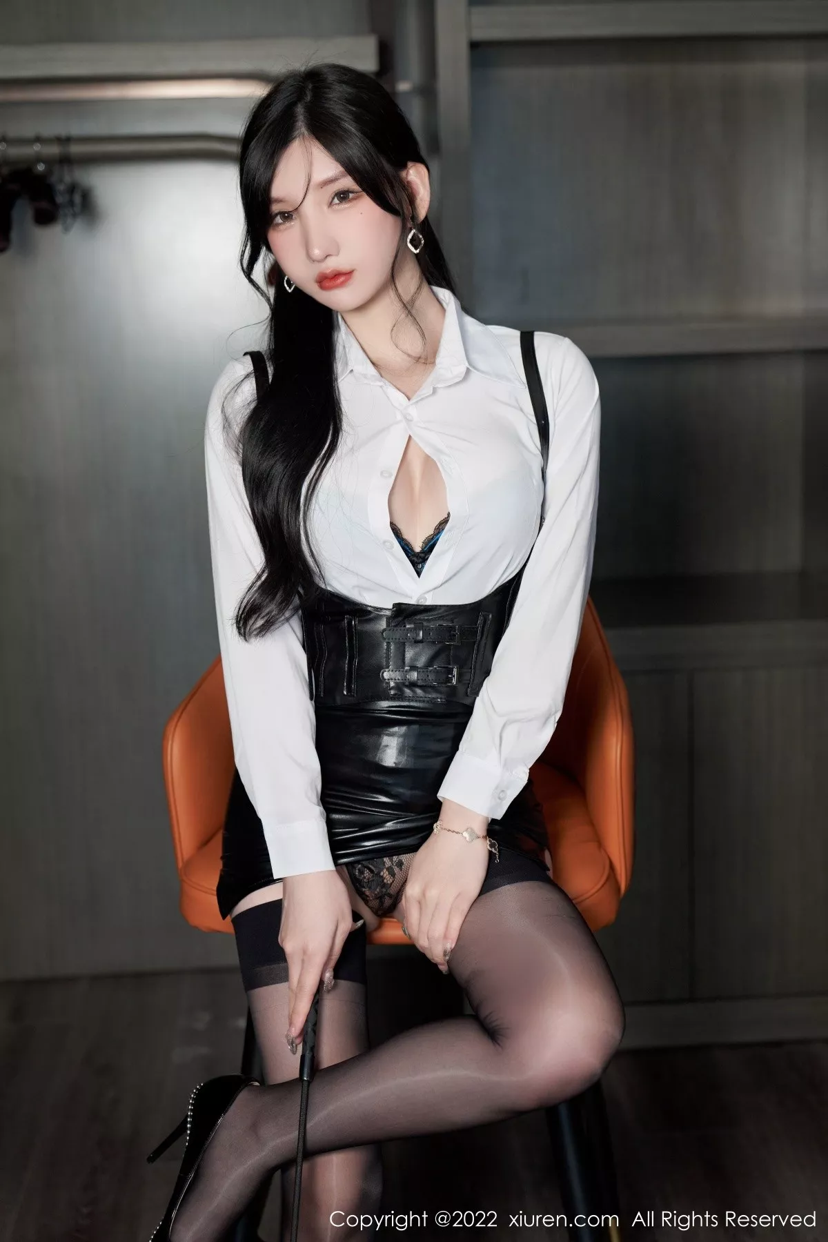 XiuRen第5602期_女神周于希Sally性感白T配黑皮短裙露黑色蕾丝内衣完美诱惑写真90P