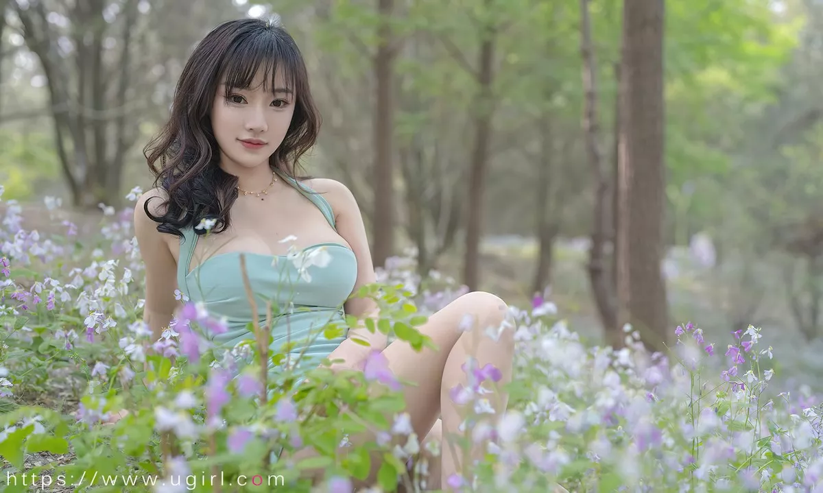 [Ugirls爱尤物]No.2392_模特西门小玉户外花丛中性感低胸连身裙秀完美身材诱惑写真35P