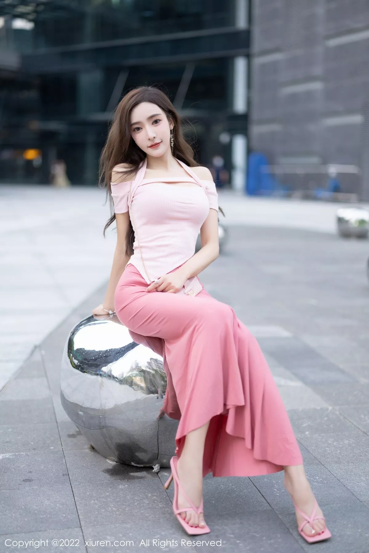 XiuRen第5601期_女神王馨瑶yanni脱粉色长裙露性感蕾丝内裤秀惹火身材诱惑写真78P