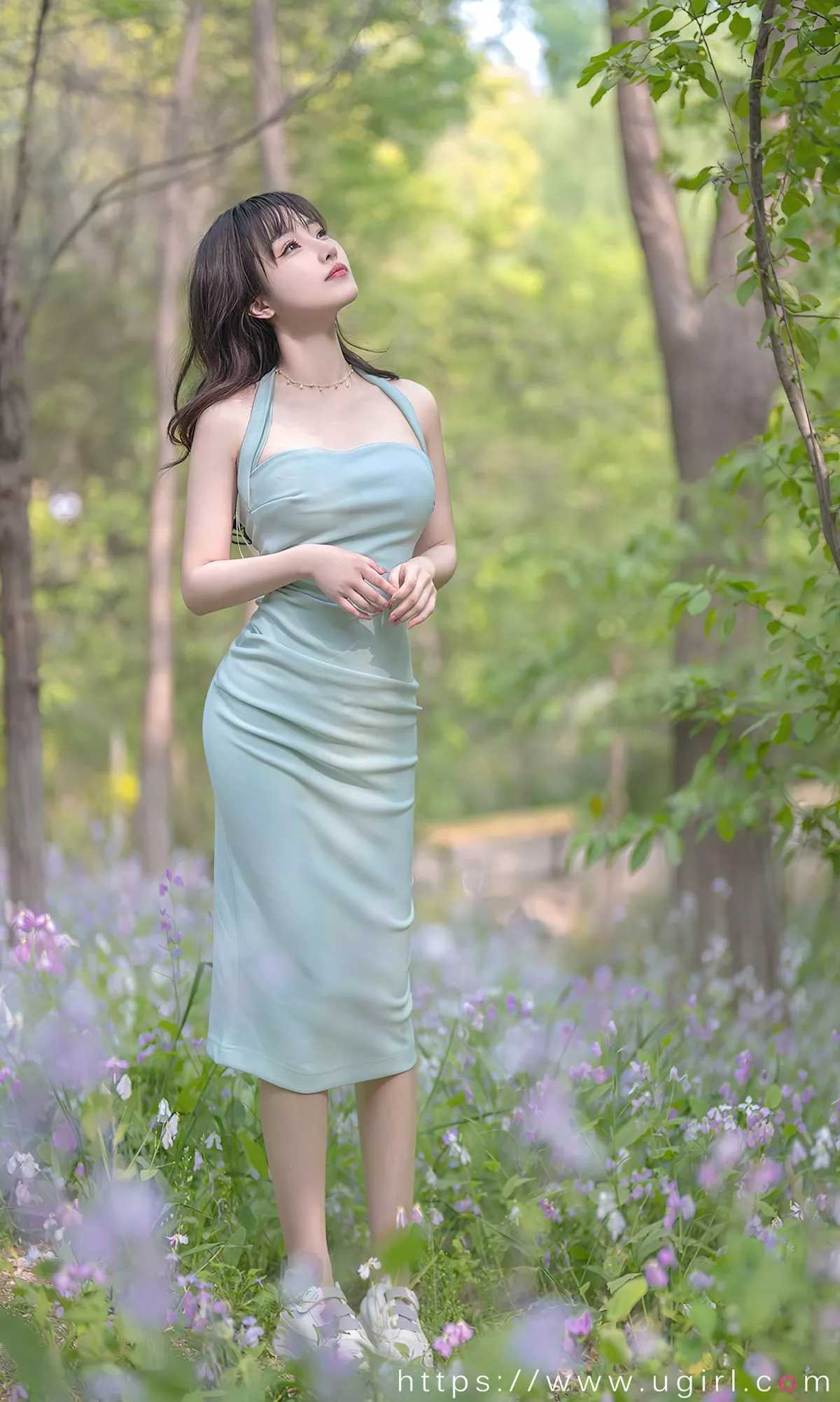 [Ugirls爱尤物]No.2392_模特西门小玉户外花丛中性感低胸连身裙秀完美身材诱惑写真35P