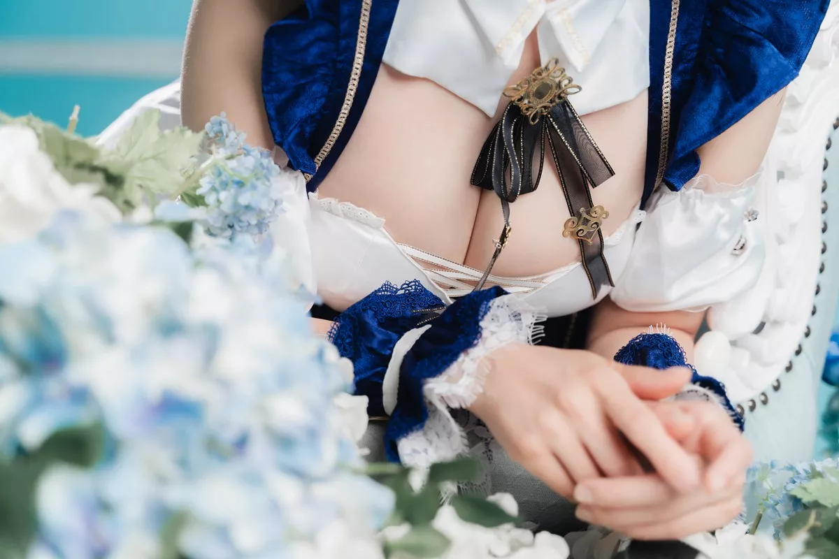 Coser妹子Ely_eee-Cheshire柴郡主题私房性感礼裙配白丝吊袜秀美腿诱惑写真70P