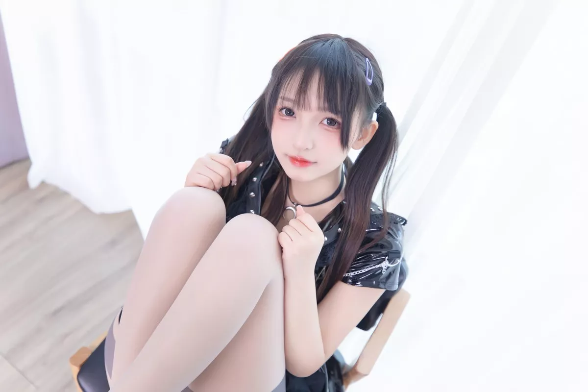 萝莉美女神楽坂真冬魔女的课后辅导主题私房性感黑色皮质套装配超薄黑丝诱惑写真75P