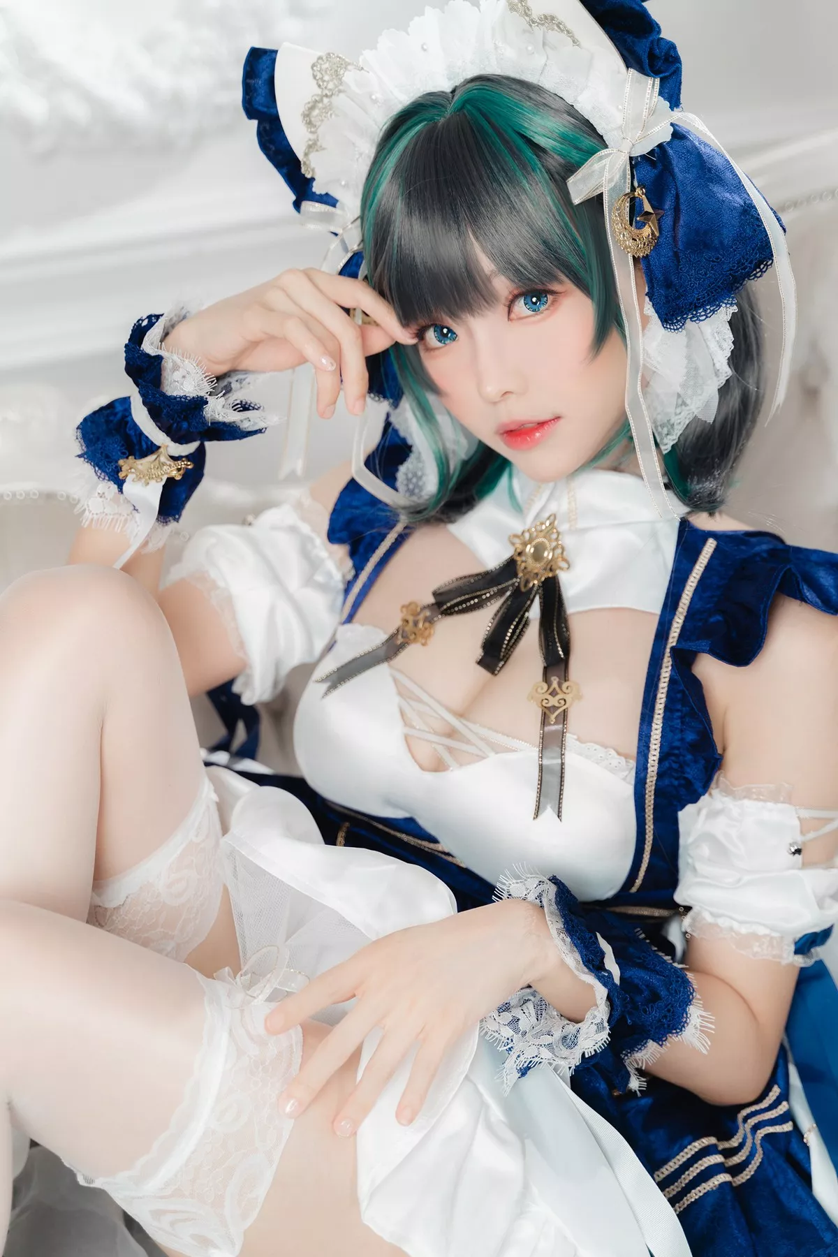 Coser妹子Ely_eee-Cheshire柴郡主题私房性感礼裙配白丝吊袜秀美腿诱惑写真70P