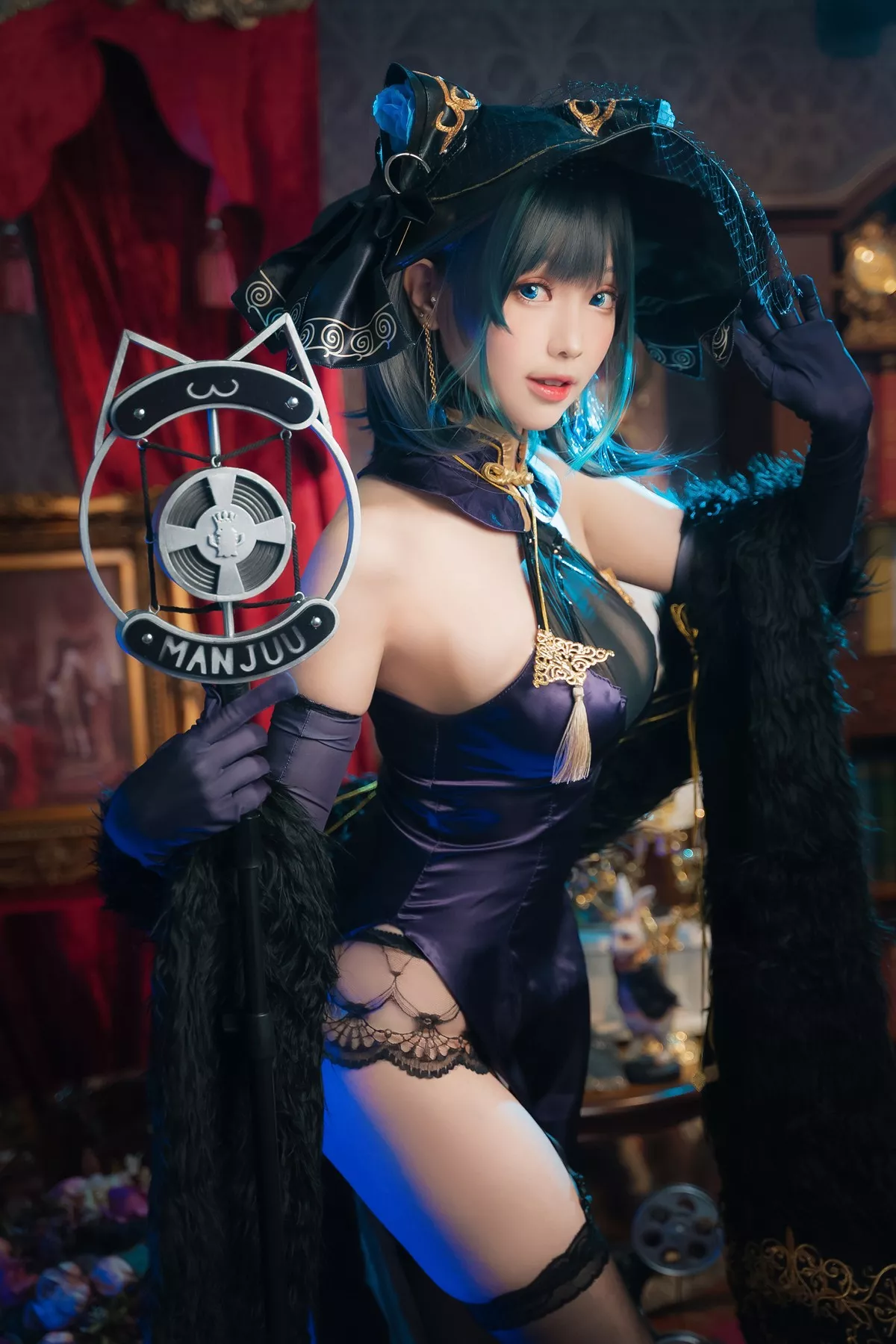 Coser妹子Ely_eee-Cheshire柴郡主题私房性感礼裙配白丝吊袜秀美腿诱惑写真70P