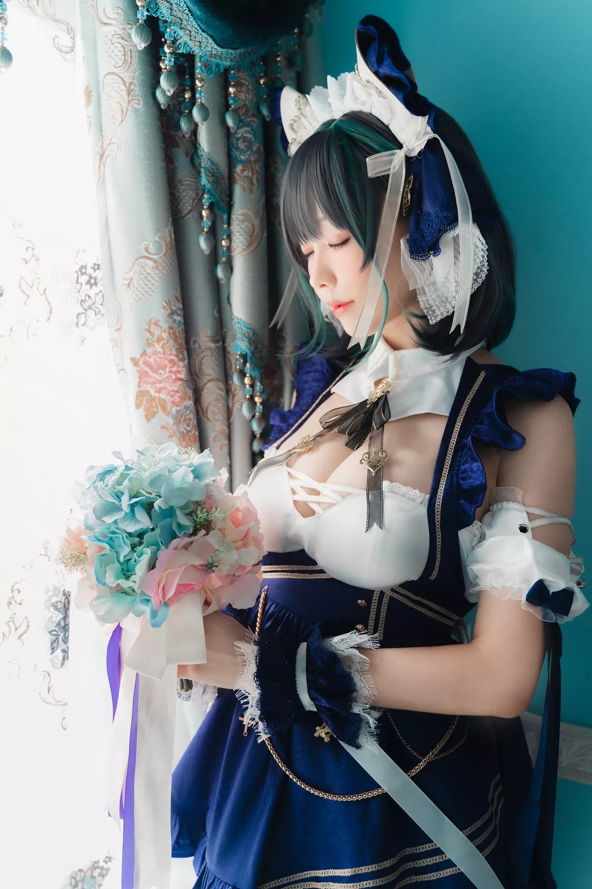 Coser妹子Ely_eee-Cheshire柴郡主题私房性感礼裙配白丝吊袜秀美腿诱惑写真70P