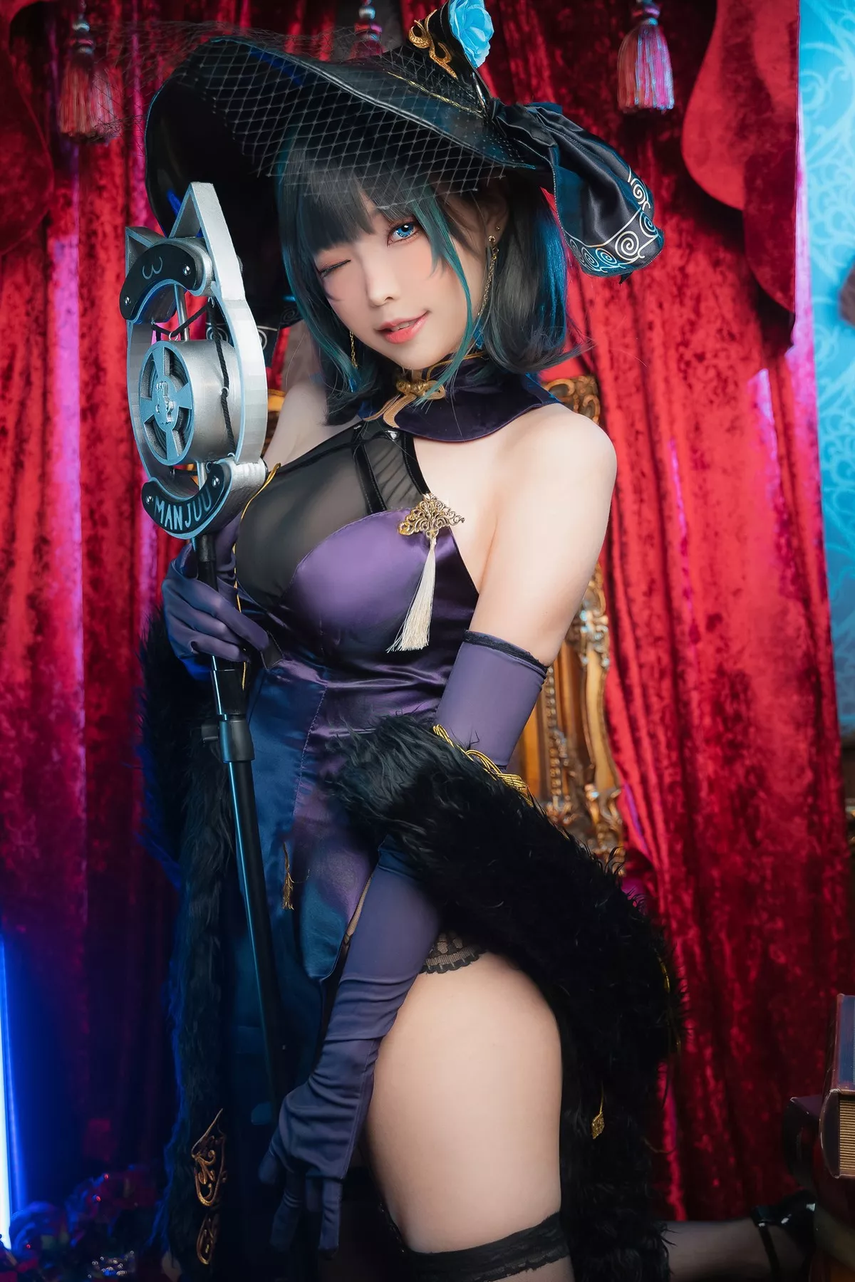 Coser妹子Ely_eee-Cheshire柴郡主题私房性感礼裙配白丝吊袜秀美腿诱惑写真70P