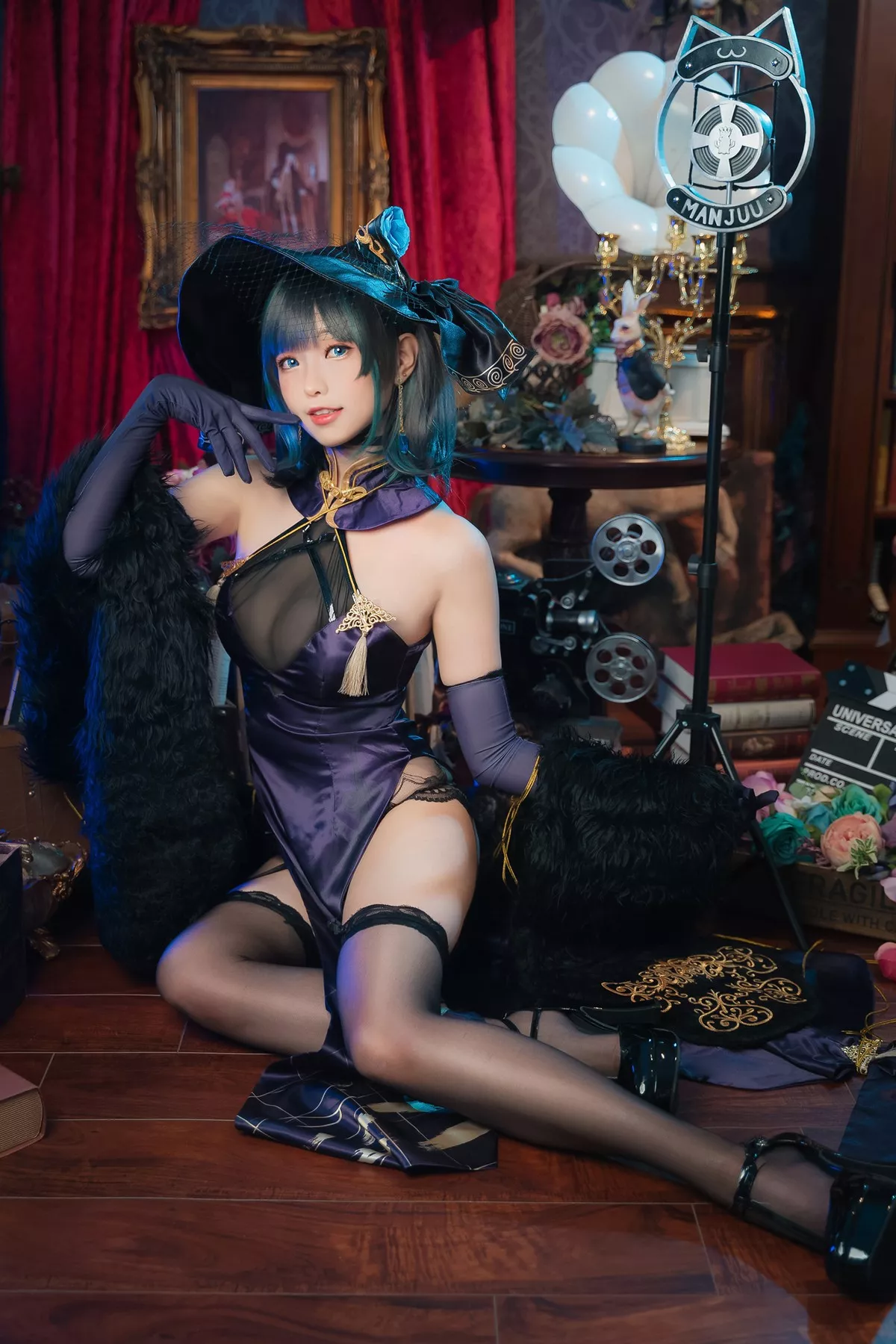 Coser妹子Ely_eee-Cheshire柴郡主题私房性感礼裙配白丝吊袜秀美腿诱惑写真70P