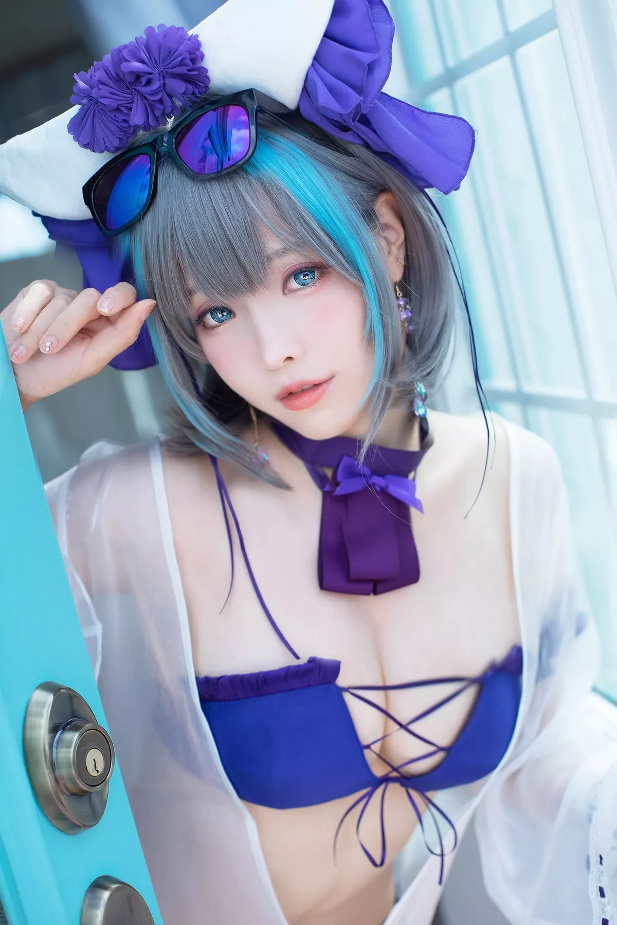 Coser妹子Ely_eee-Cheshire柴郡主题私房性感礼裙配白丝吊袜秀美腿诱惑写真70P