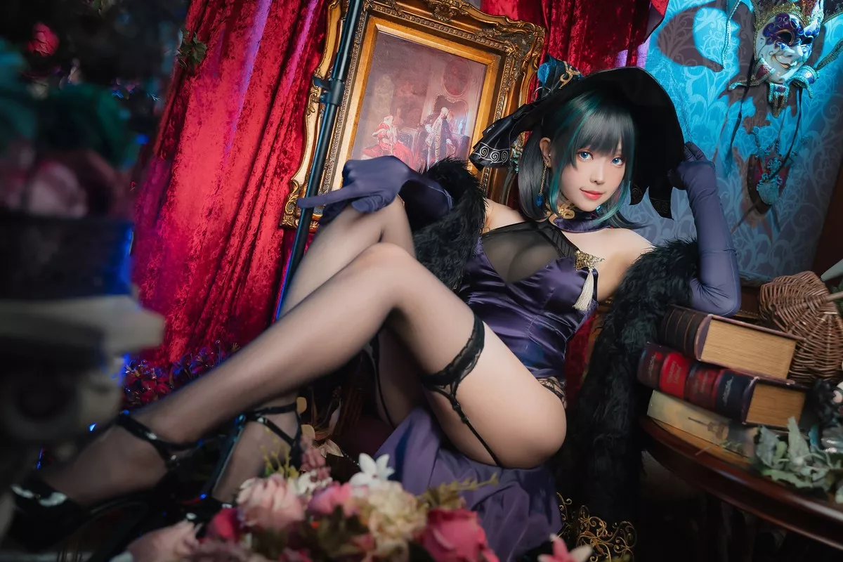 Coser妹子Ely_eee-Cheshire柴郡主题私房性感礼裙配白丝吊袜秀美腿诱惑写真70P