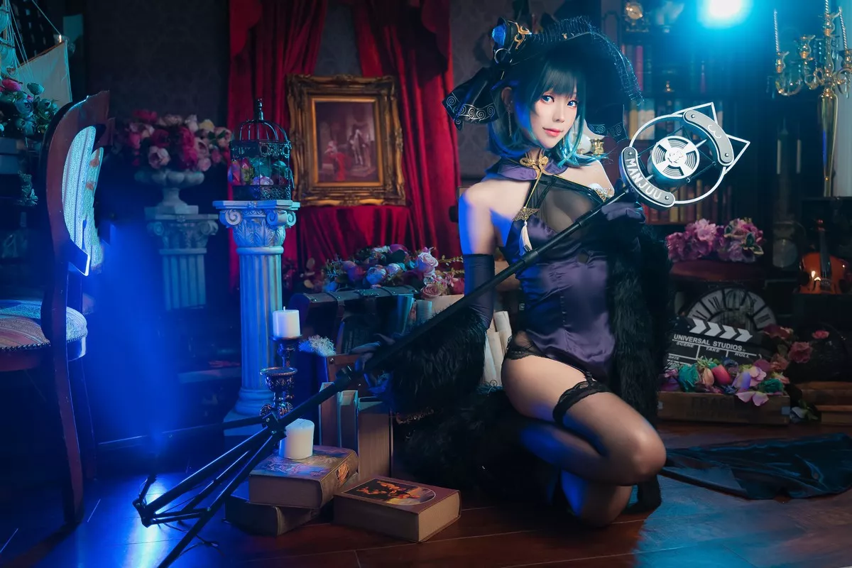 Coser妹子Ely_eee-Cheshire柴郡主题私房性感礼裙配白丝吊袜秀美腿诱惑写真70P