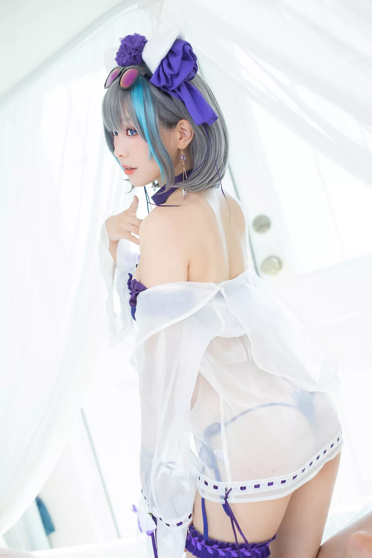 Coser妹子Ely_eee-Cheshire柴郡主题私房性感礼裙配白丝吊袜秀美腿诱惑写真70P