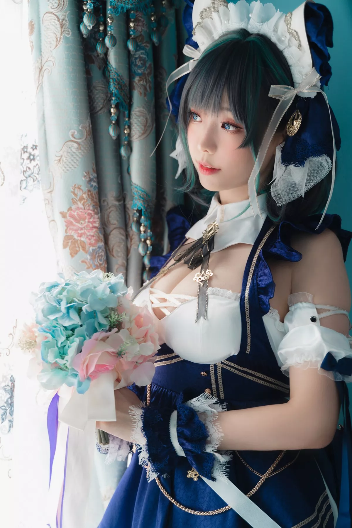 Coser妹子Ely_eee-Cheshire柴郡主题私房性感礼裙配白丝吊袜秀美腿诱惑写真70P