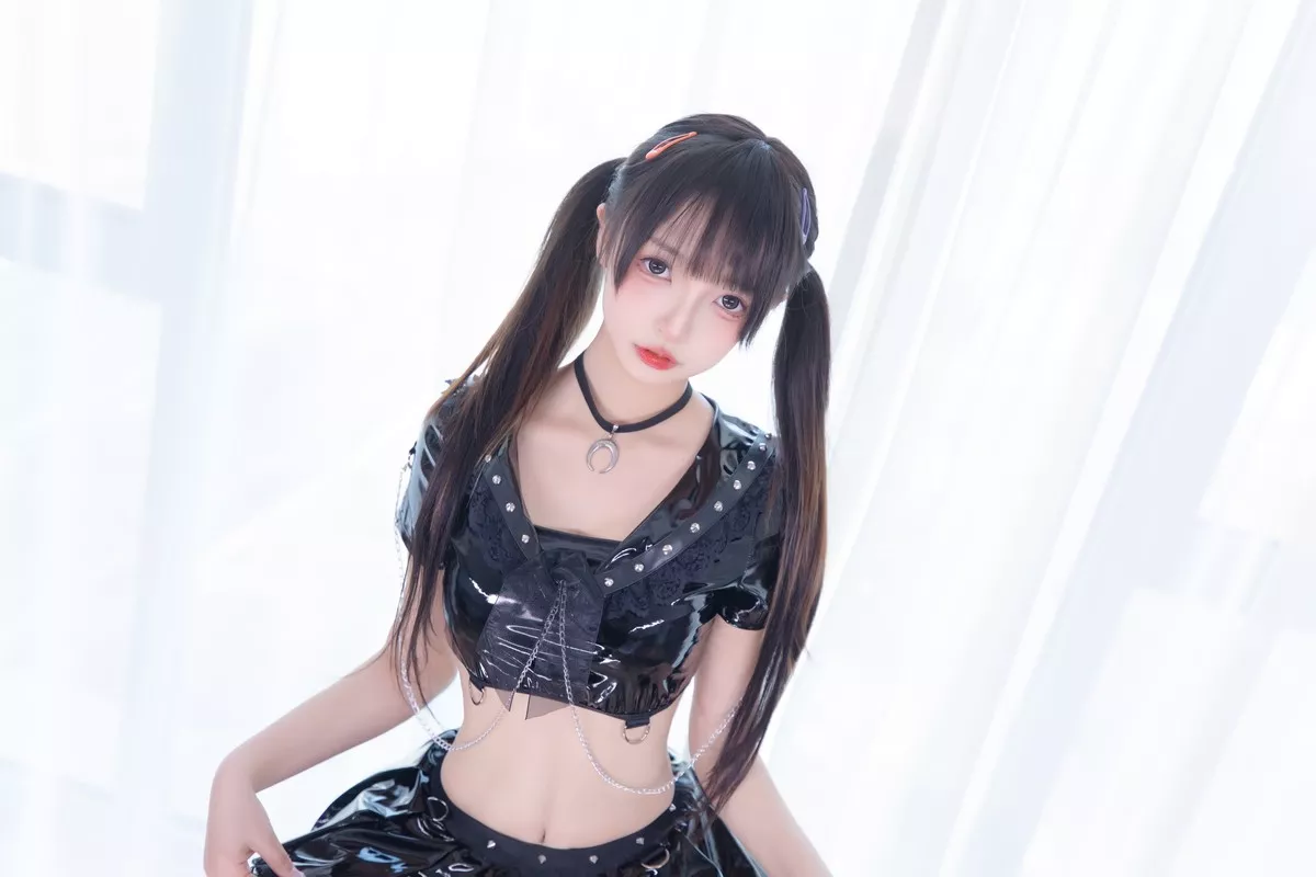 萝莉美女神楽坂真冬魔女的课后辅导主题私房性感黑色皮质套装配超薄黑丝诱惑写真75P