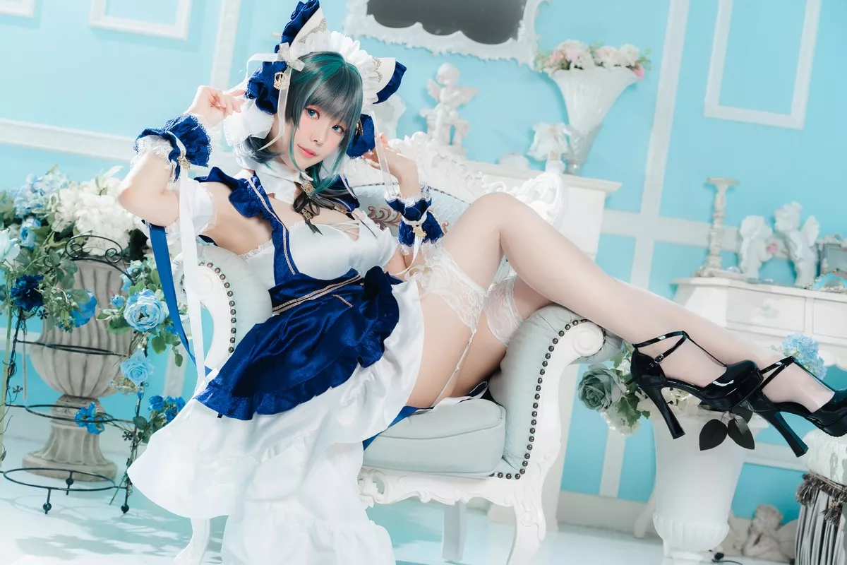 Coser妹子Ely_eee-Cheshire柴郡主题私房性感礼裙配白丝吊袜秀美腿诱惑写真70P