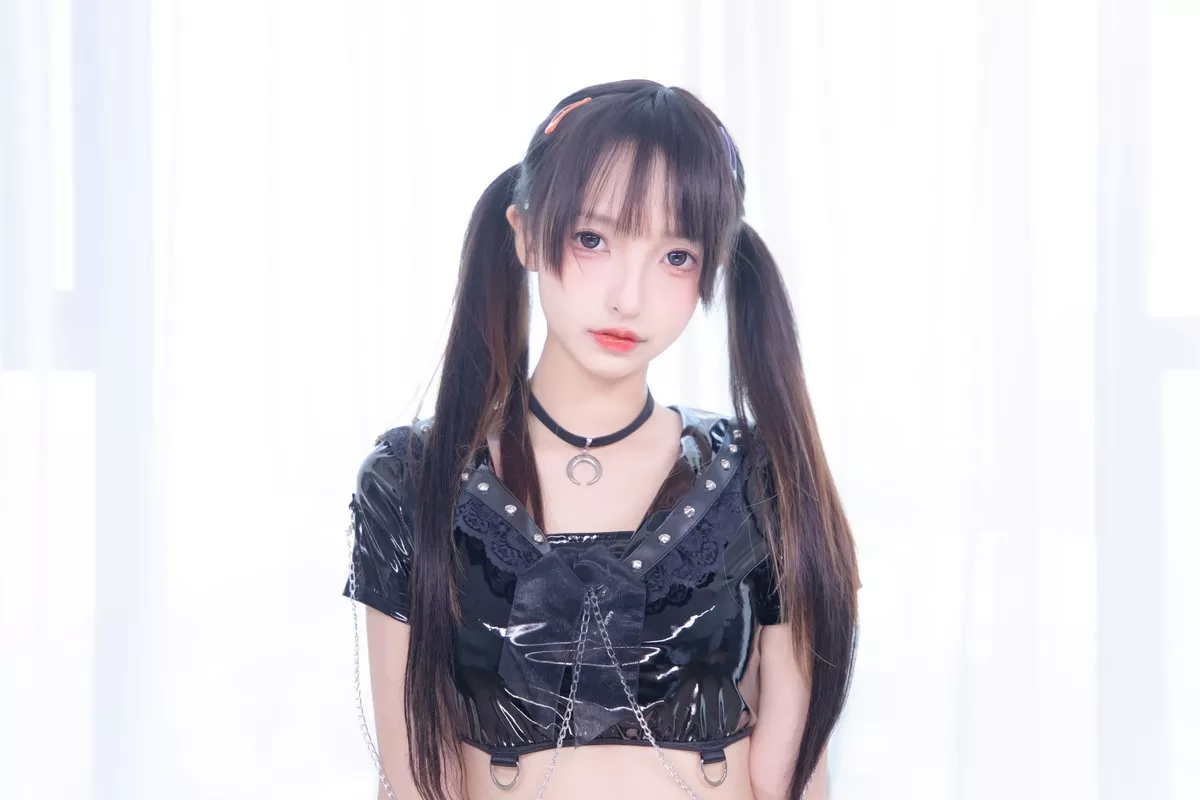 萝莉美女神楽坂真冬魔女的课后辅导主题私房性感黑色皮质套装配超薄黑丝诱惑写真75P