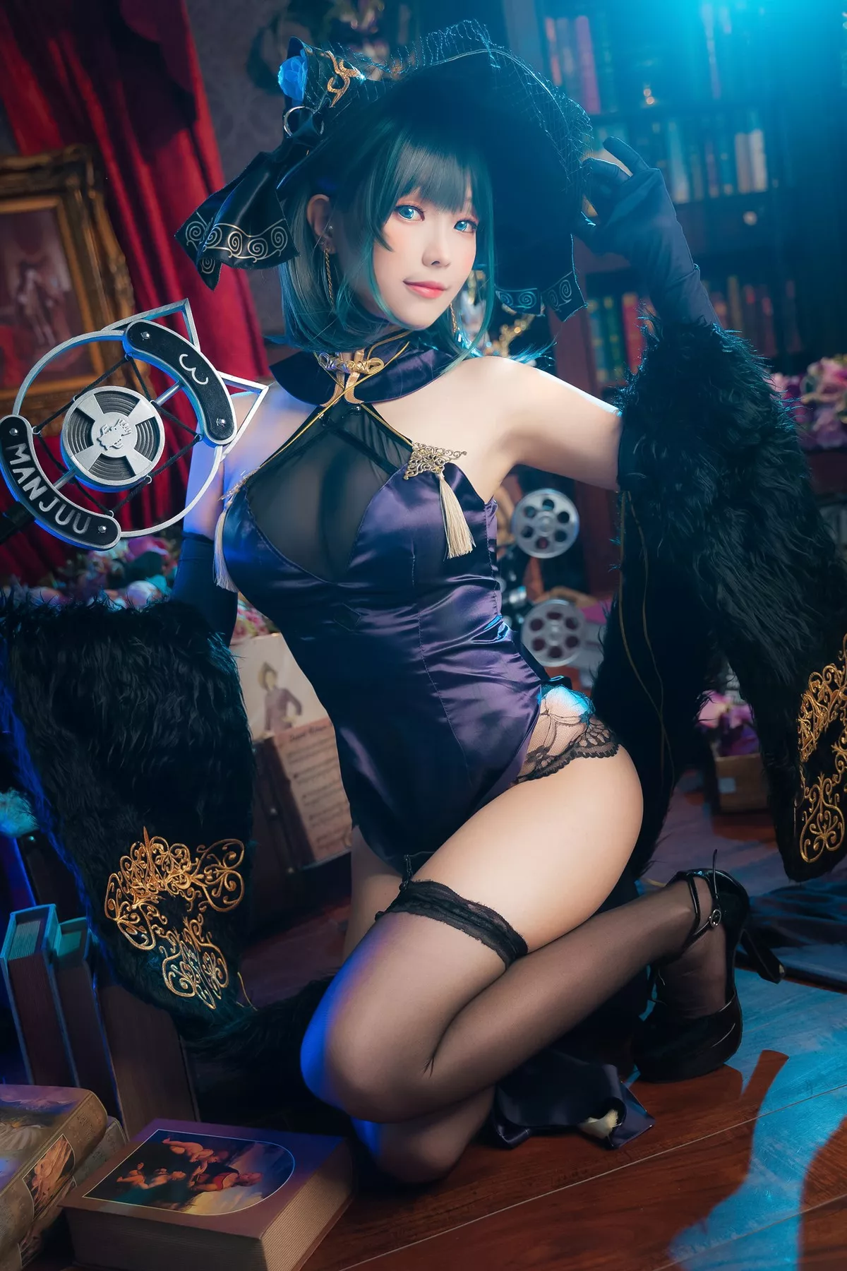 Coser妹子Ely_eee-Cheshire柴郡主题私房性感礼裙配白丝吊袜秀美腿诱惑写真70P