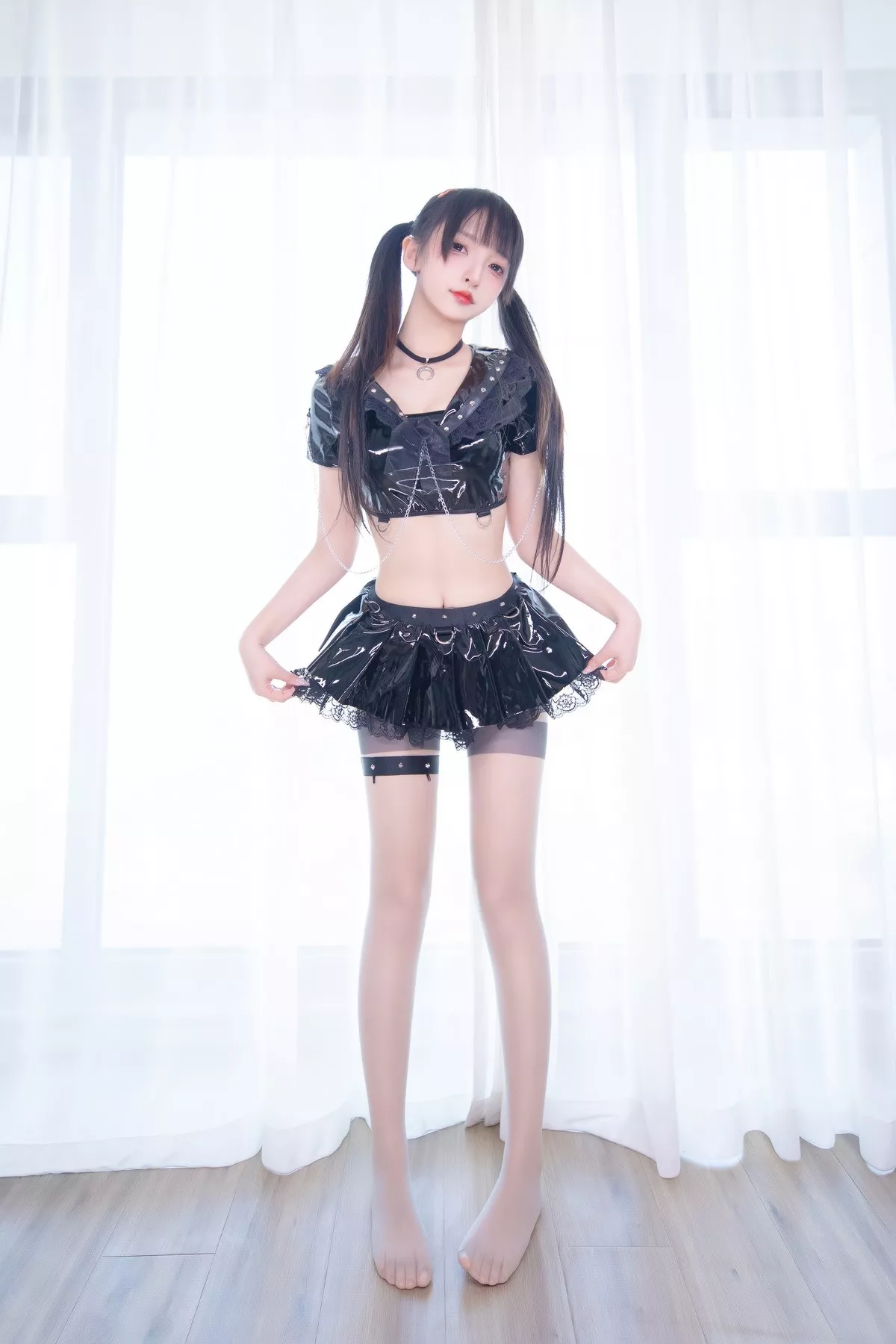 萝莉美女神楽坂真冬魔女的课后辅导主题私房性感黑色皮质套装配超薄黑丝诱惑写真75P
