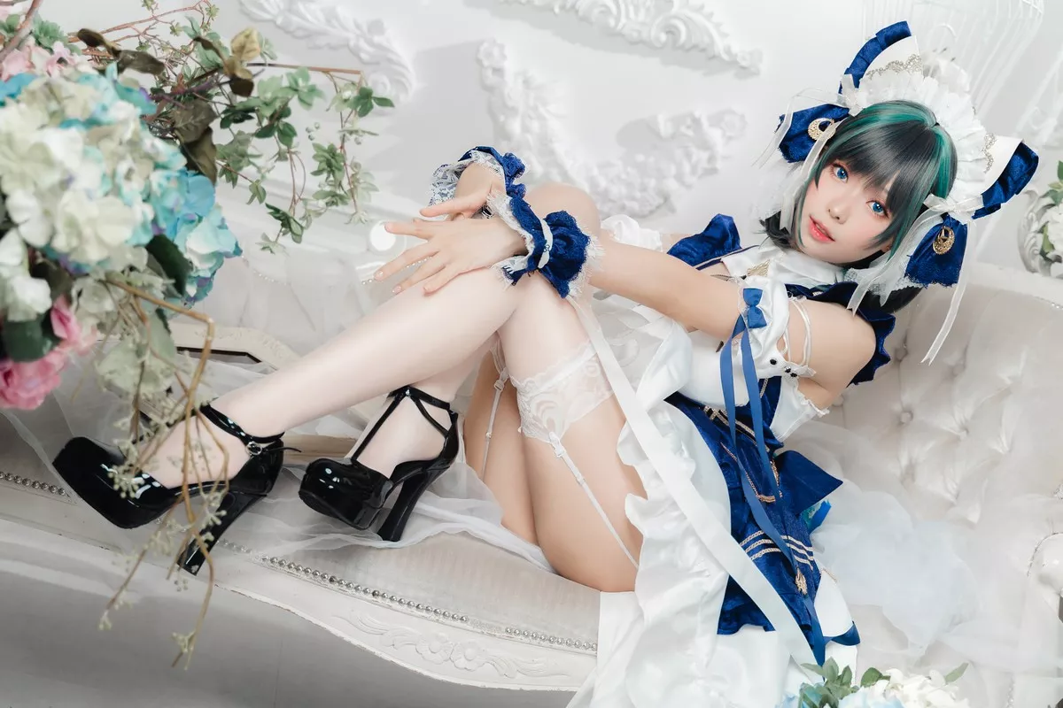 Coser妹子Ely_eee-Cheshire柴郡主题私房性感礼裙配白丝吊袜秀美腿诱惑写真70P