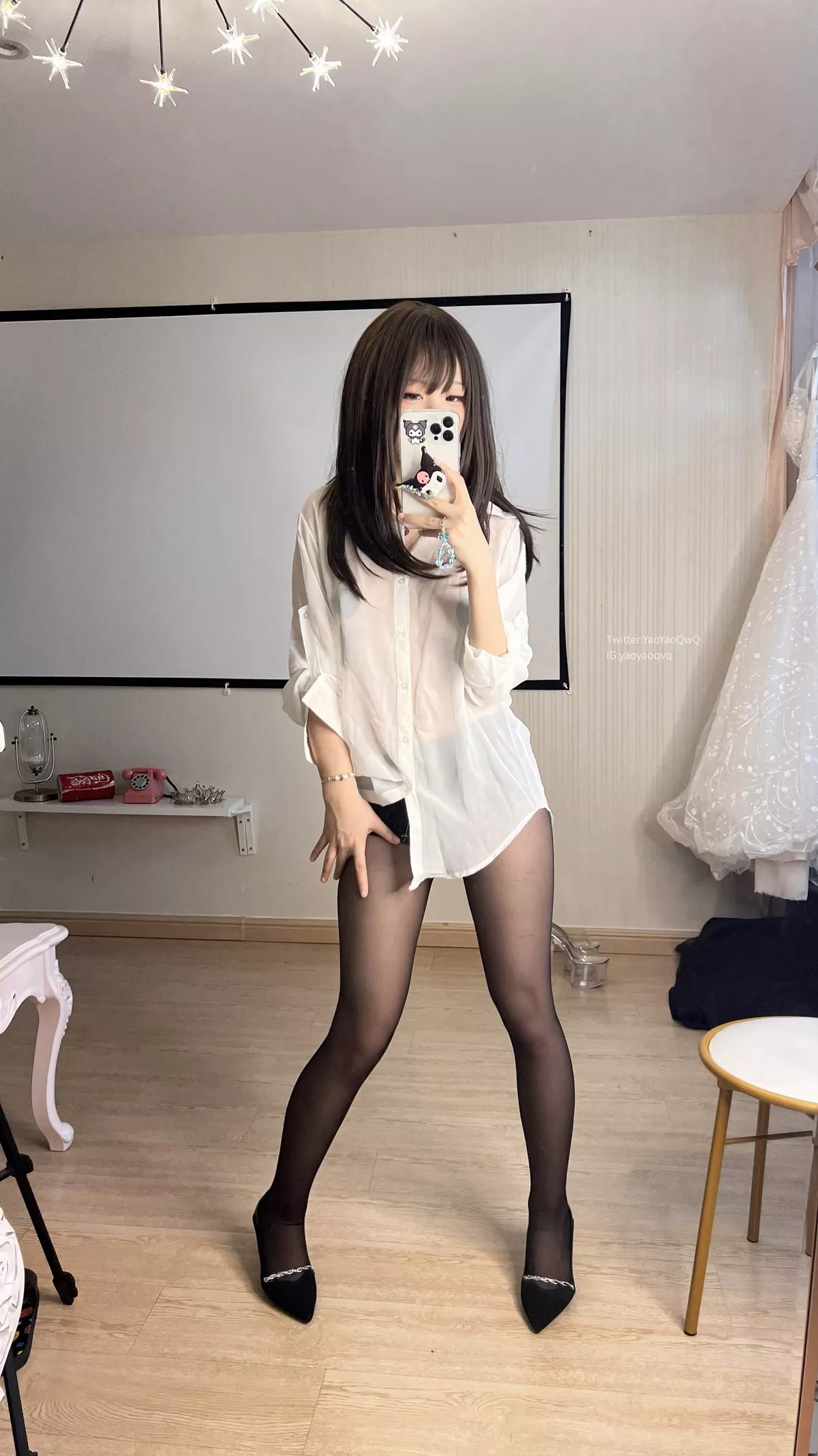 网络美女软妹摇摇乐白衫黑丝主题白色薄透衬衫配超薄黑丝秀完美身材诱惑写真54P