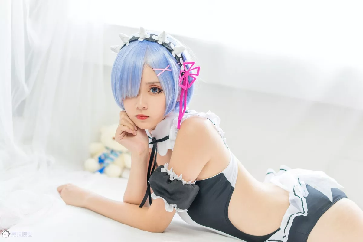 Coser美女Akisoso秋楚楚蕾姆夏日泳装主题私房性感连体泳装秀完美身材诱惑写真46P