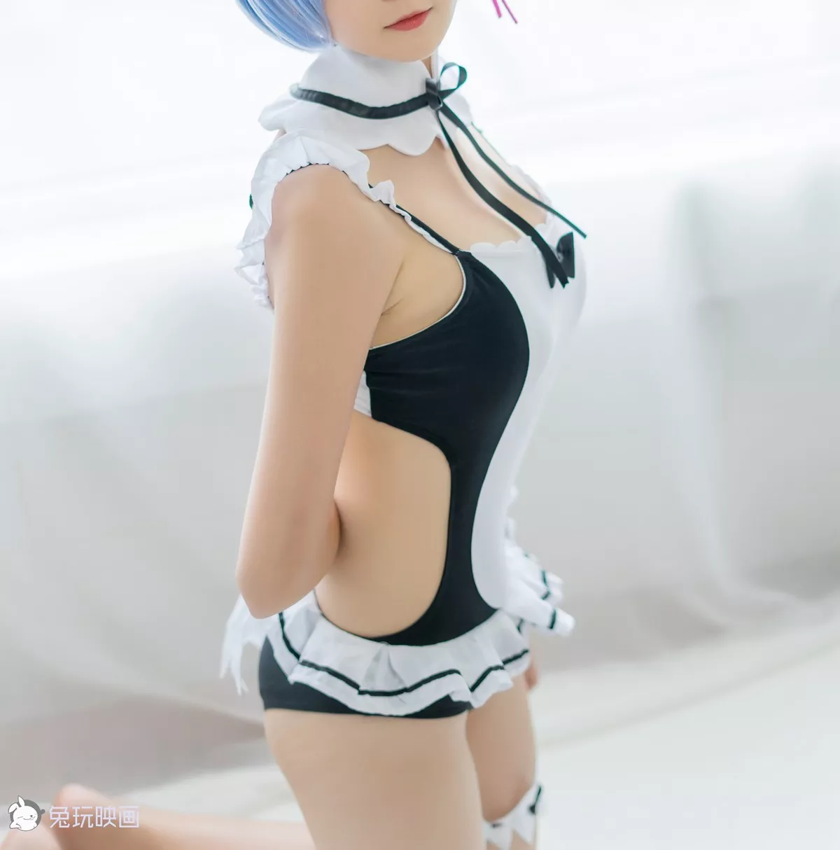Coser美女Akisoso秋楚楚蕾姆夏日泳装主题私房性感连体泳装秀完美身材诱惑写真46P