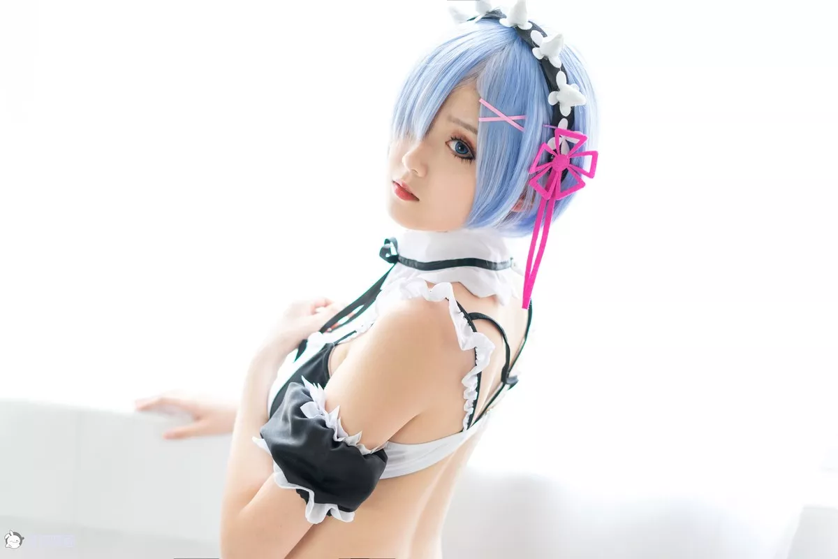 Coser美女Akisoso秋楚楚蕾姆夏日泳装主题私房性感连体泳装秀完美身材诱惑写真46P
