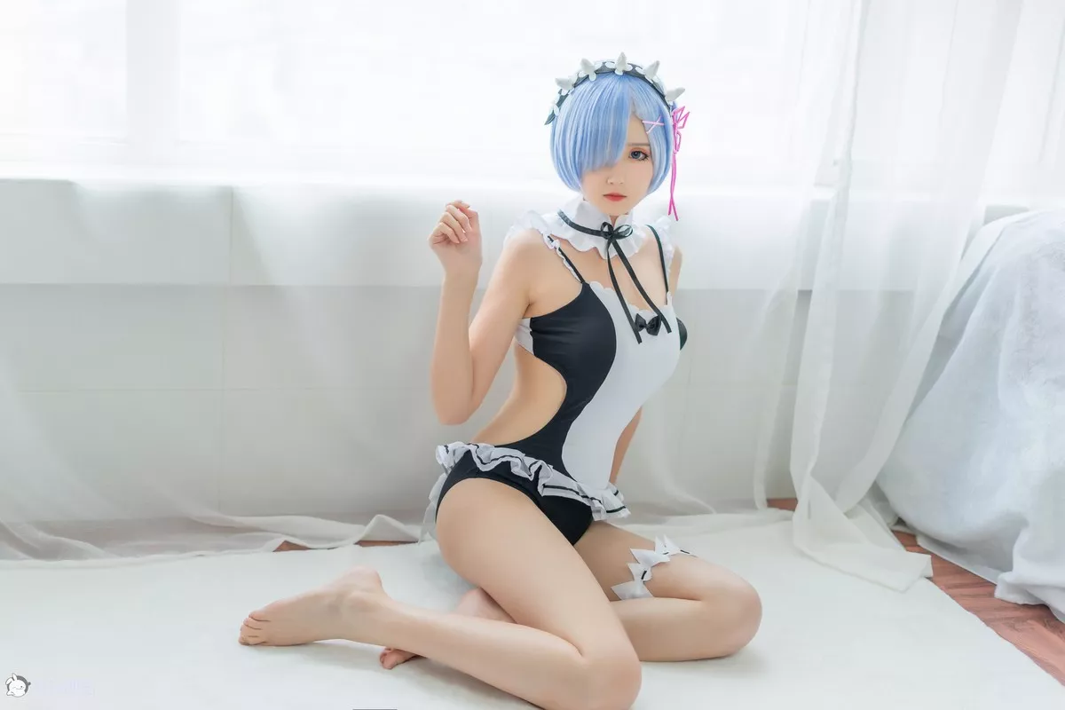 Coser美女Akisoso秋楚楚蕾姆夏日泳装主题私房性感连体泳装秀完美身材诱惑写真46P
