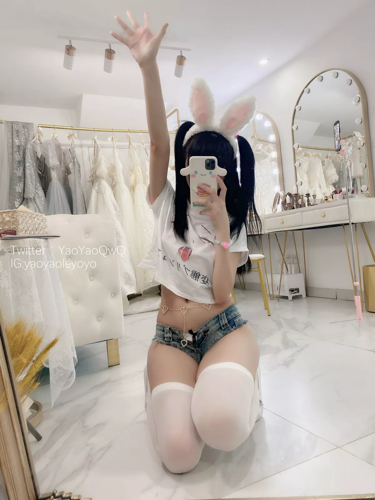网络美女软妹摇摇乐一只小兔子主题私房两套性感兔女郎服饰秀翘臀美腿诱惑写真94P