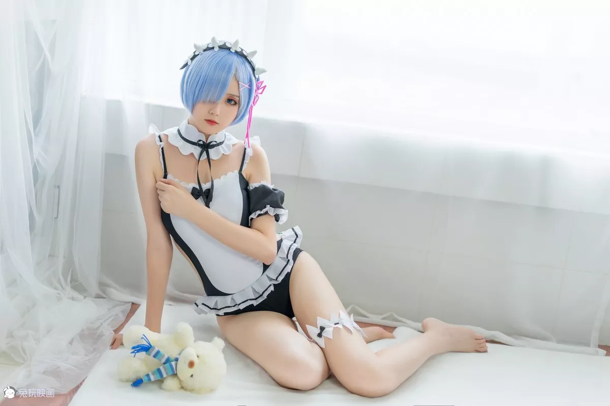 Coser美女Akisoso秋楚楚蕾姆夏日泳装主题私房性感连体泳装秀完美身材诱惑写真46P
