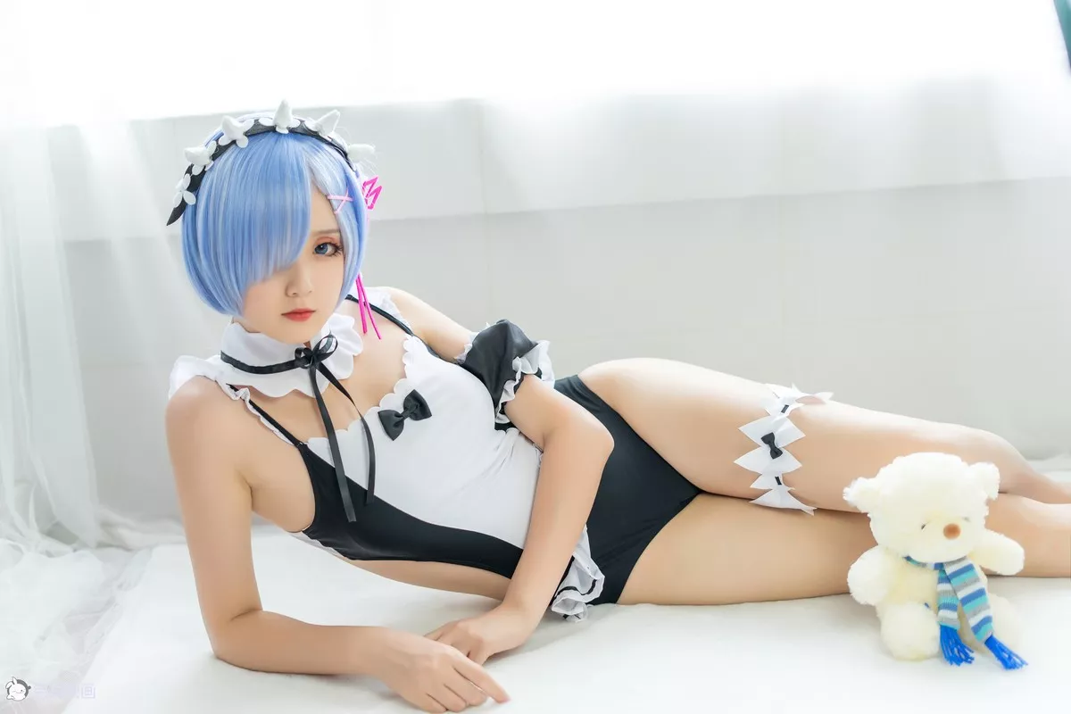 Coser美女Akisoso秋楚楚蕾姆夏日泳装主题私房性感连体泳装秀完美身材诱惑写真46P