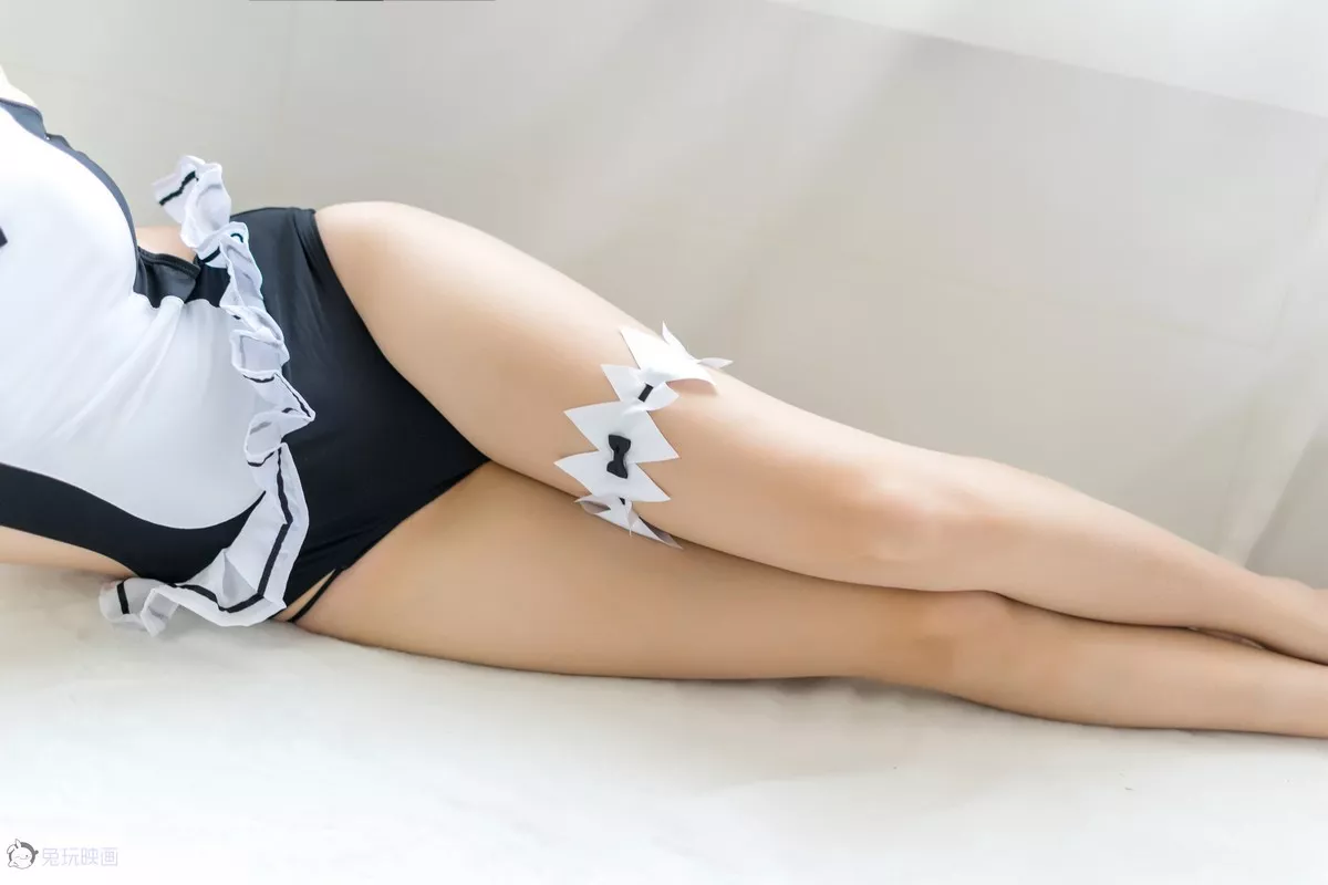Coser美女Akisoso秋楚楚蕾姆夏日泳装主题私房性感连体泳装秀完美身材诱惑写真46P