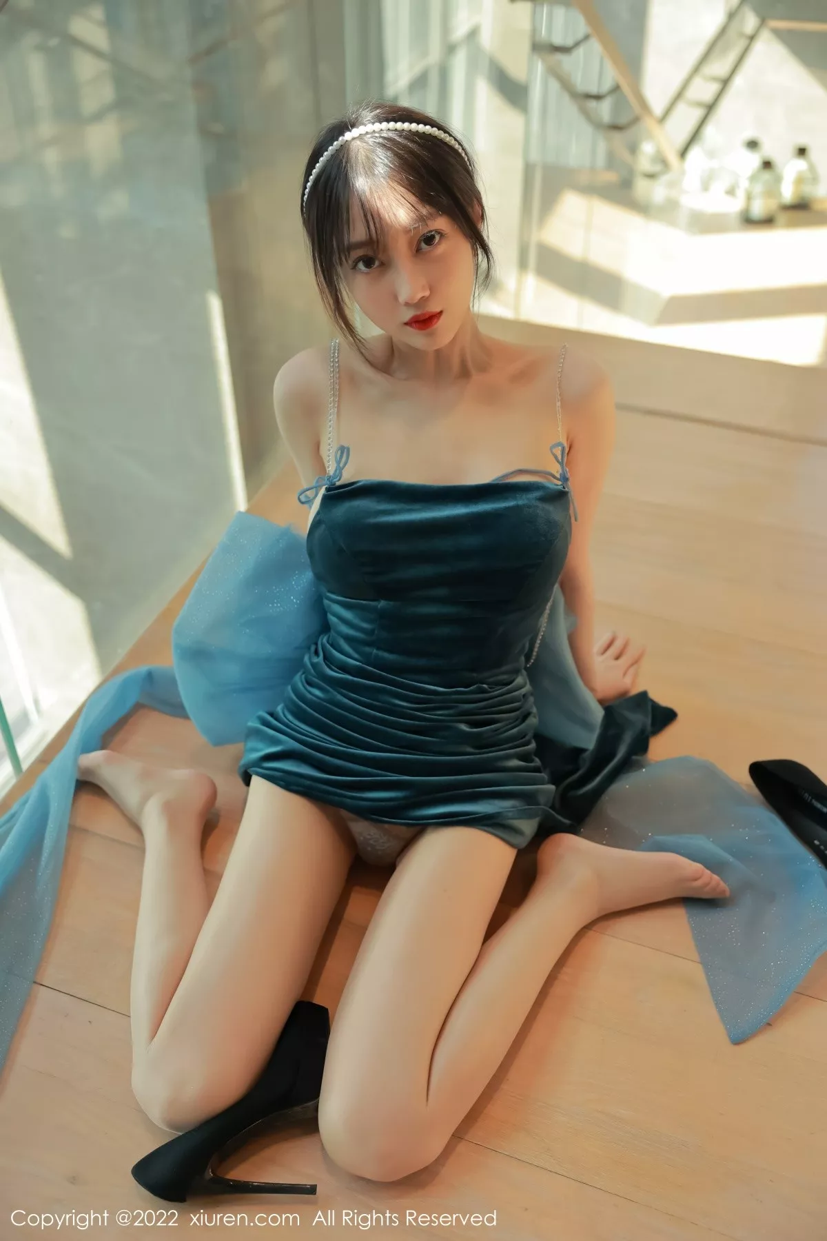 XiuRen第5493期_模特玥儿玥er香格里拉旅拍暗绿色吊带长裙秀完美身材诱惑写真59P