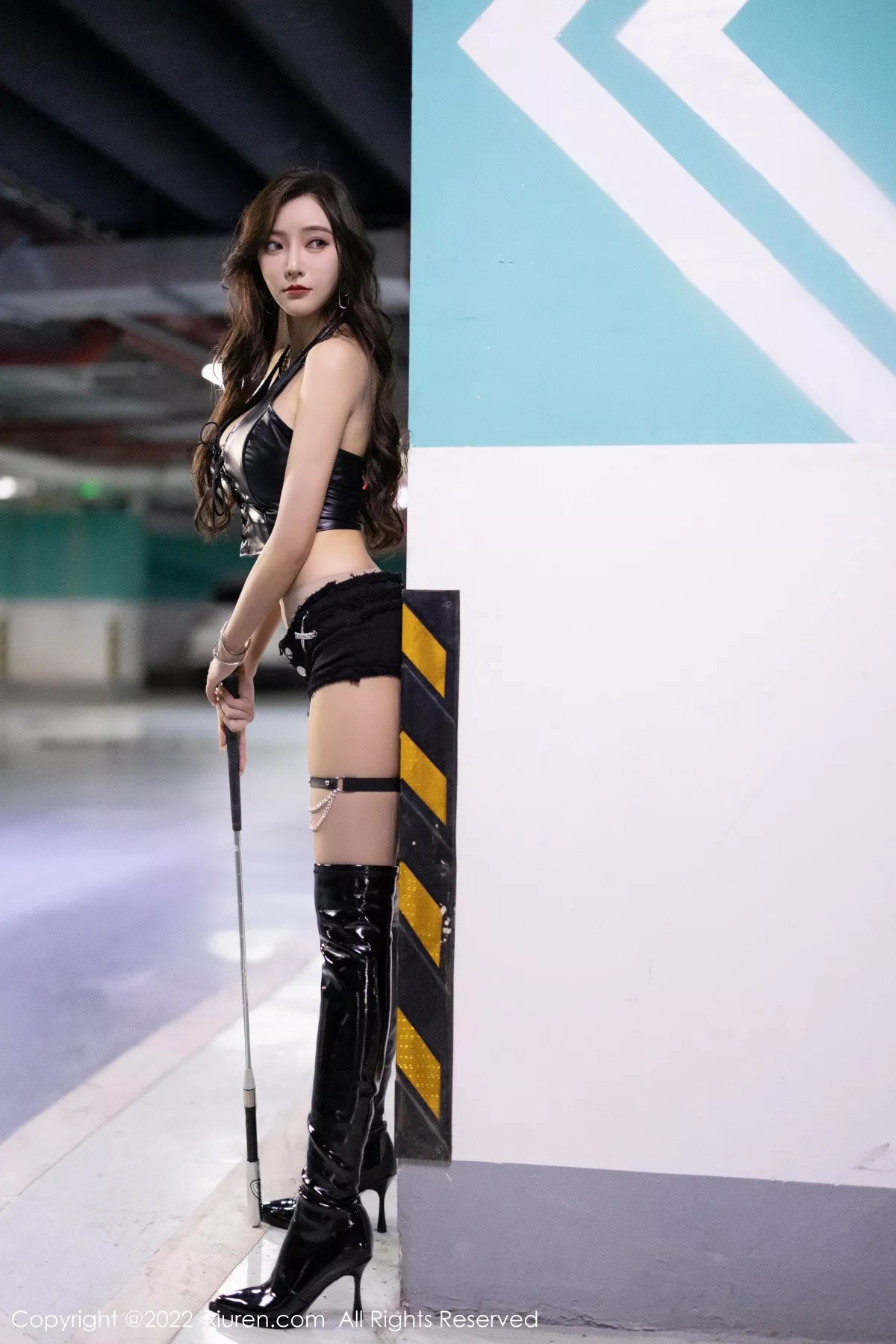XiuRen第5494期_女神王馨瑶yanni厦门旅拍黑色皮质服饰配超薄肉丝撩人诱惑写真78P