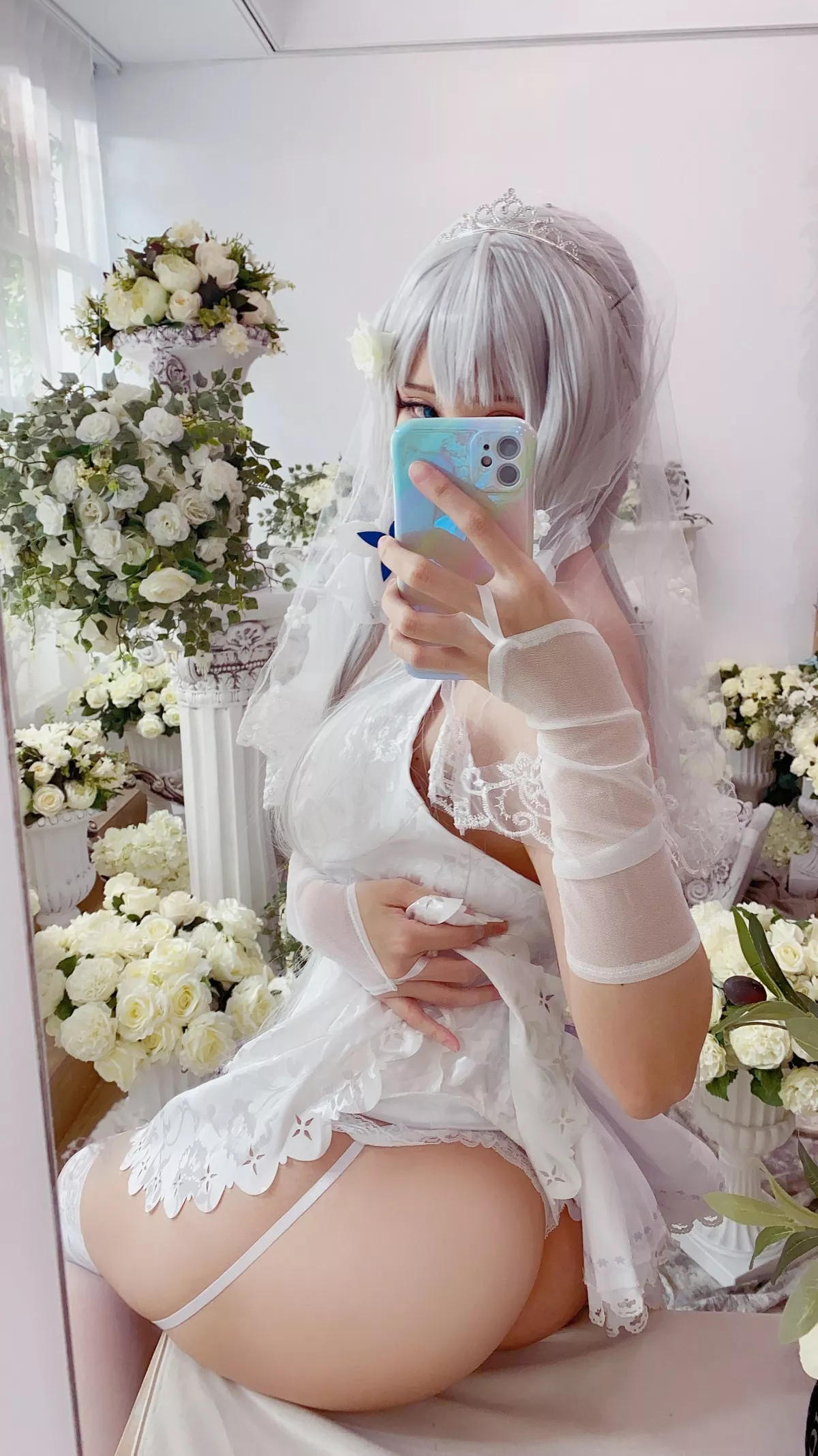 Coser美女萱-KaYa阿兹雷恩伊拉斯特里亚斯主题白色蕾丝内衣秀惹火身材诱惑写真70P